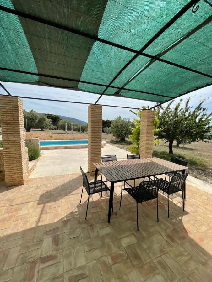 Casita rural entre olivos