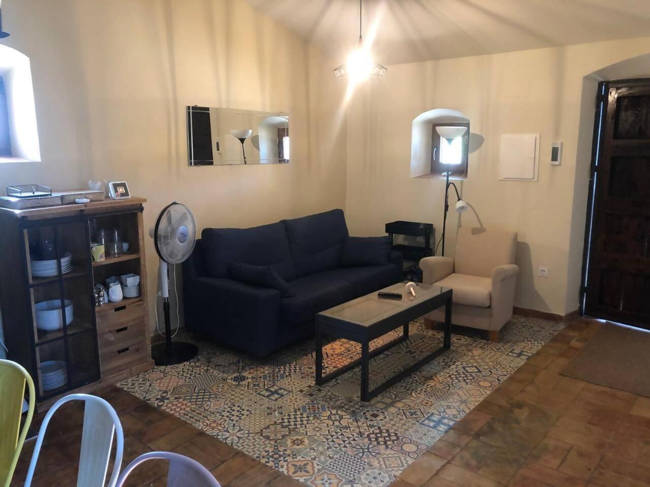 Casita rural entre olivos