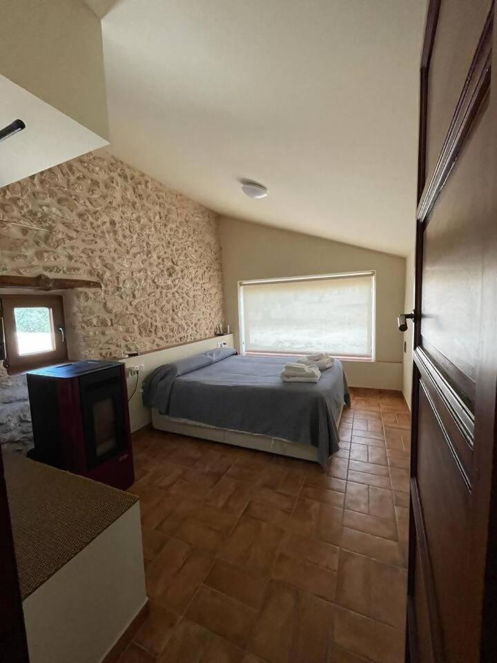 Casita rural entre olivos