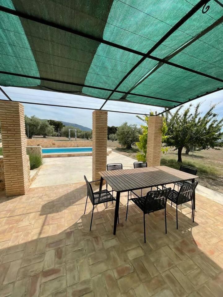 Casita rural entre olivos