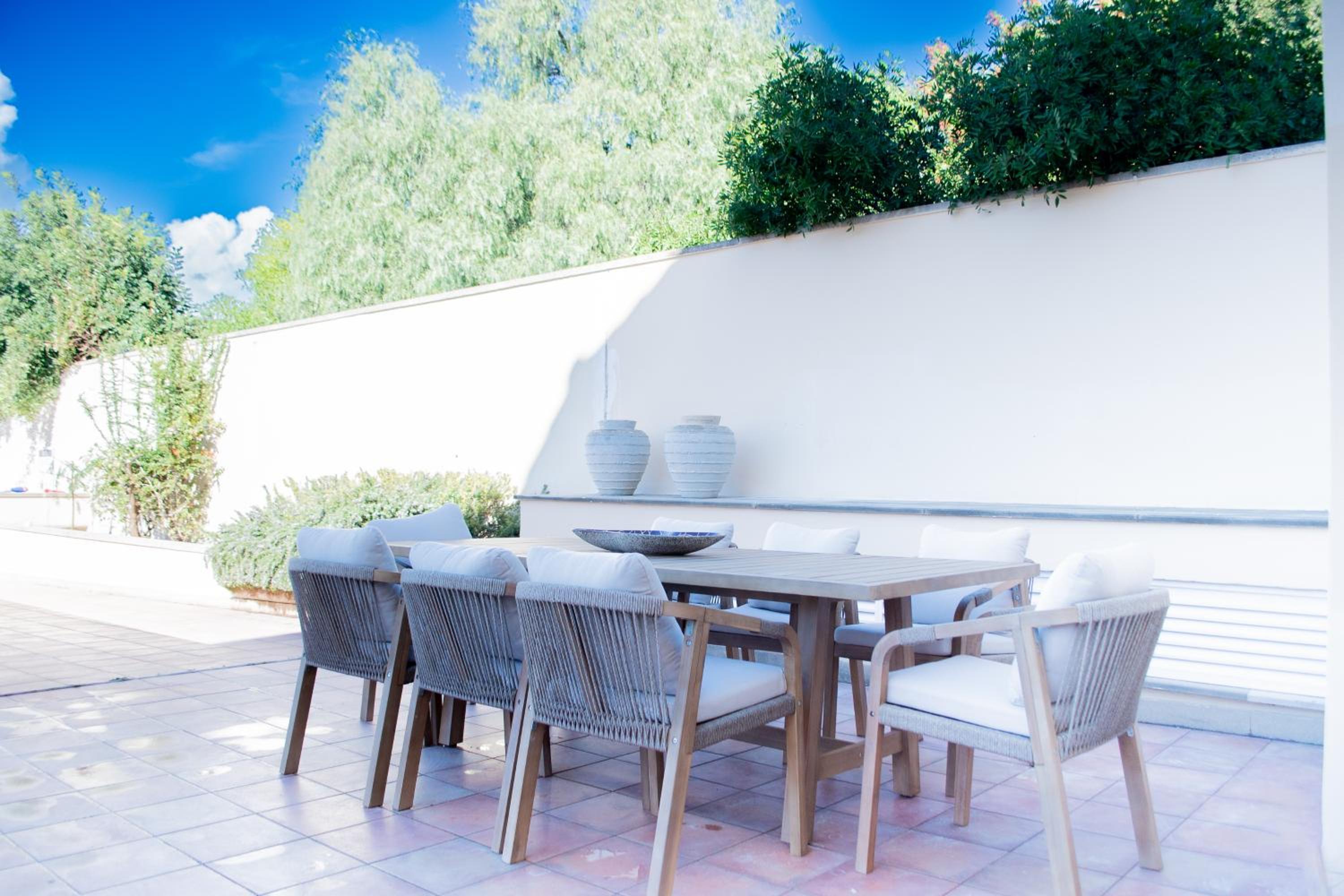 Luxury Pool View Flat L12