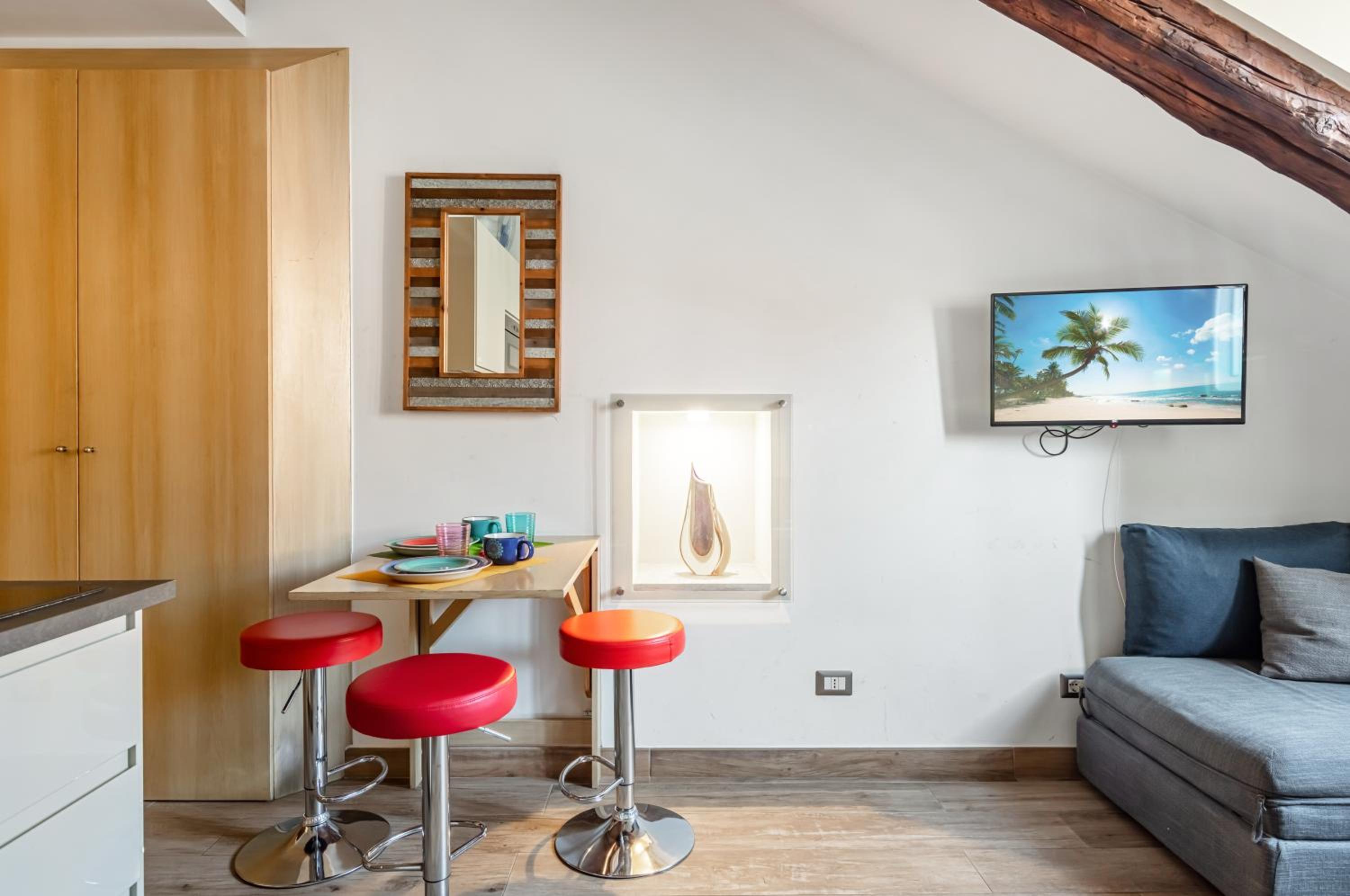 GuestHost - Piazza Castello Central Studio en Turin — kitchen