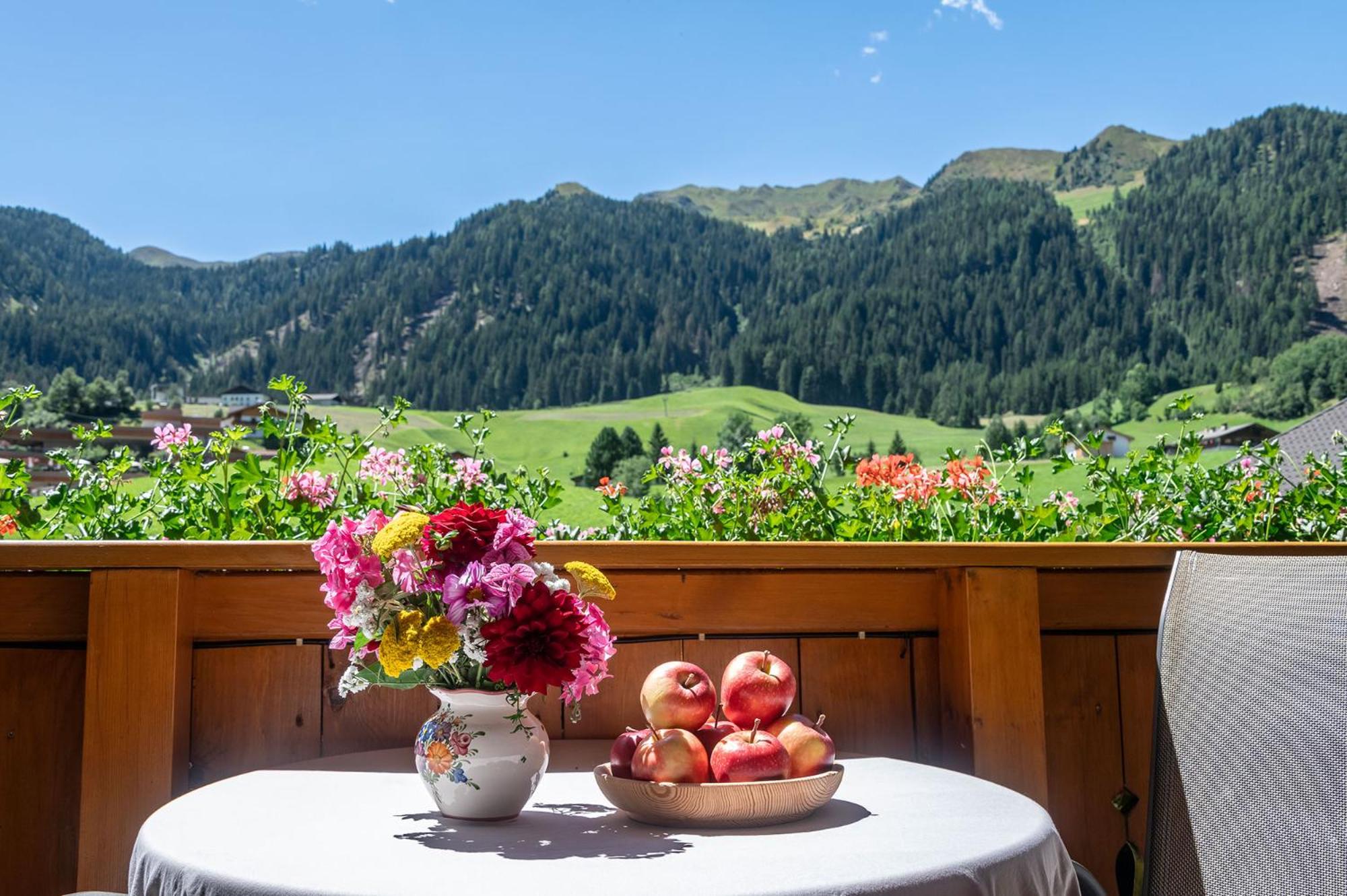 Joggelehof Ridnaun,Südtirol - Ferienwohnungen am Bauernhof- Frühlingserwachen, klare Bergluft und Erholung pur view 4