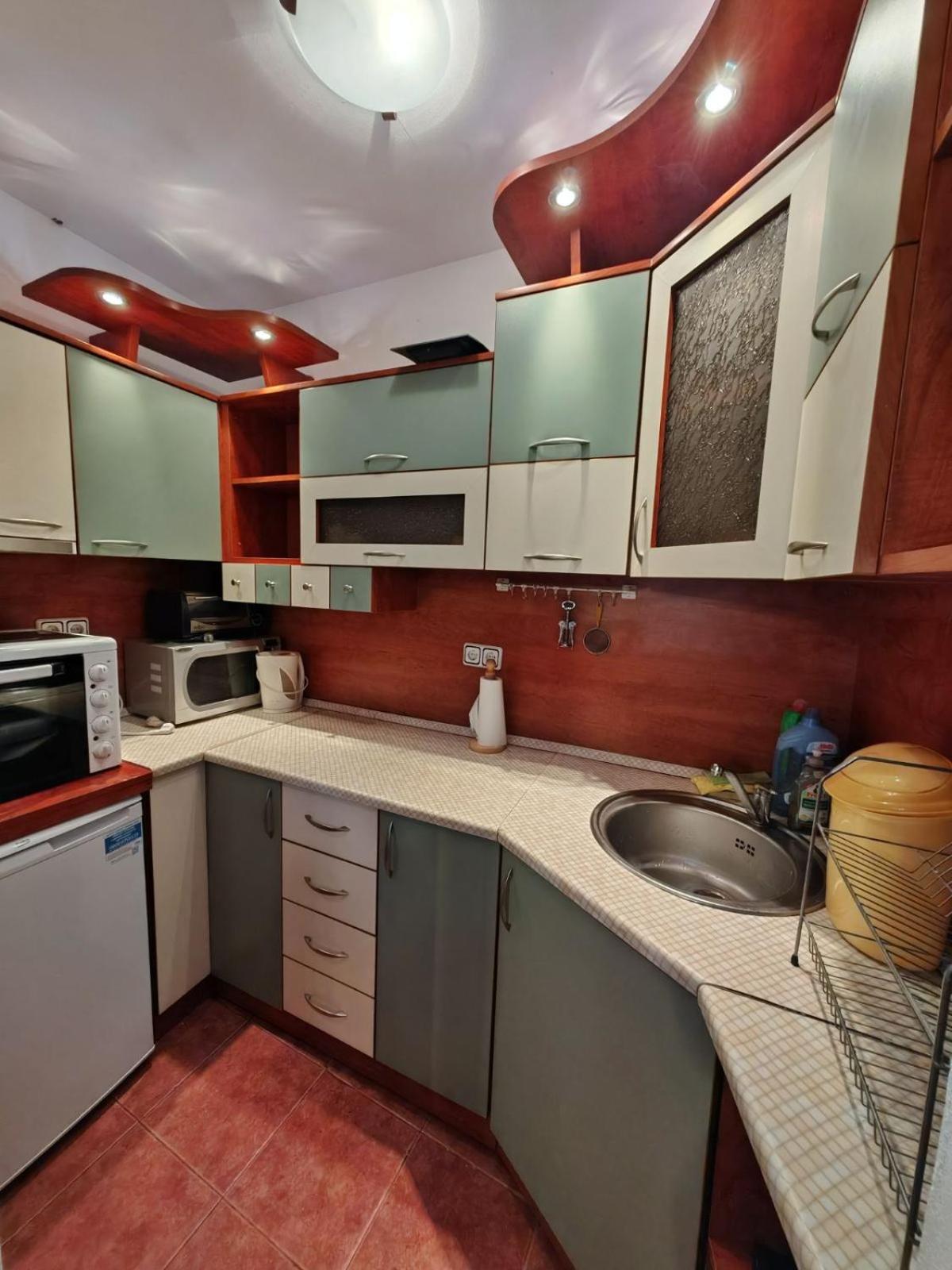 Central 1-BR Apartment