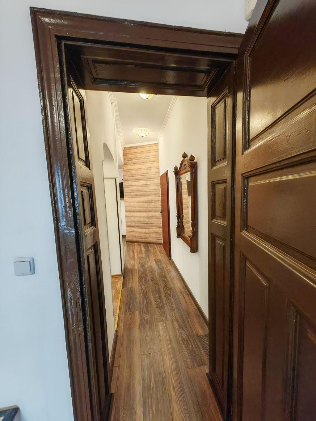 Central 1-BR Apartment