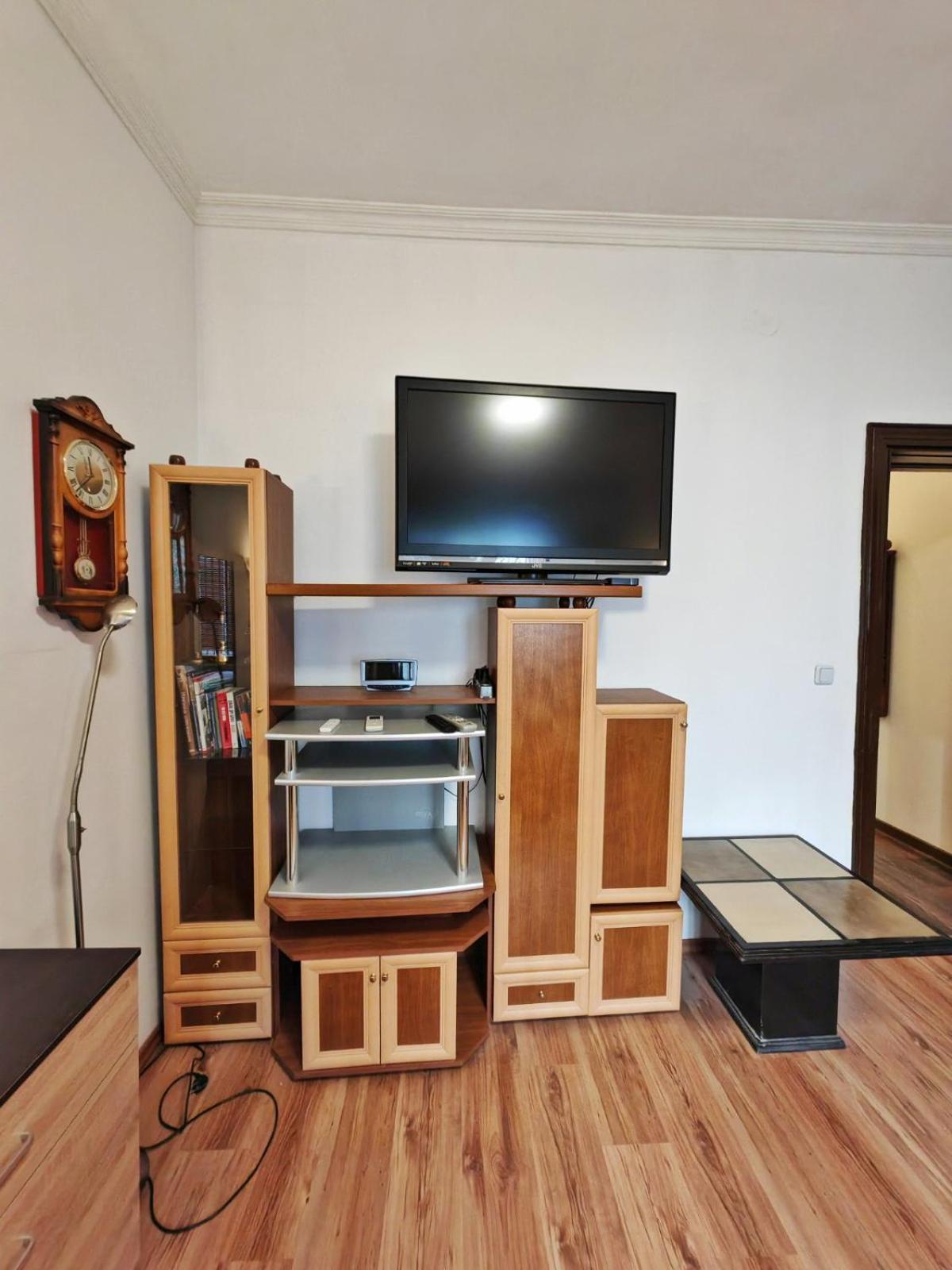 Central 1-BR Apartment