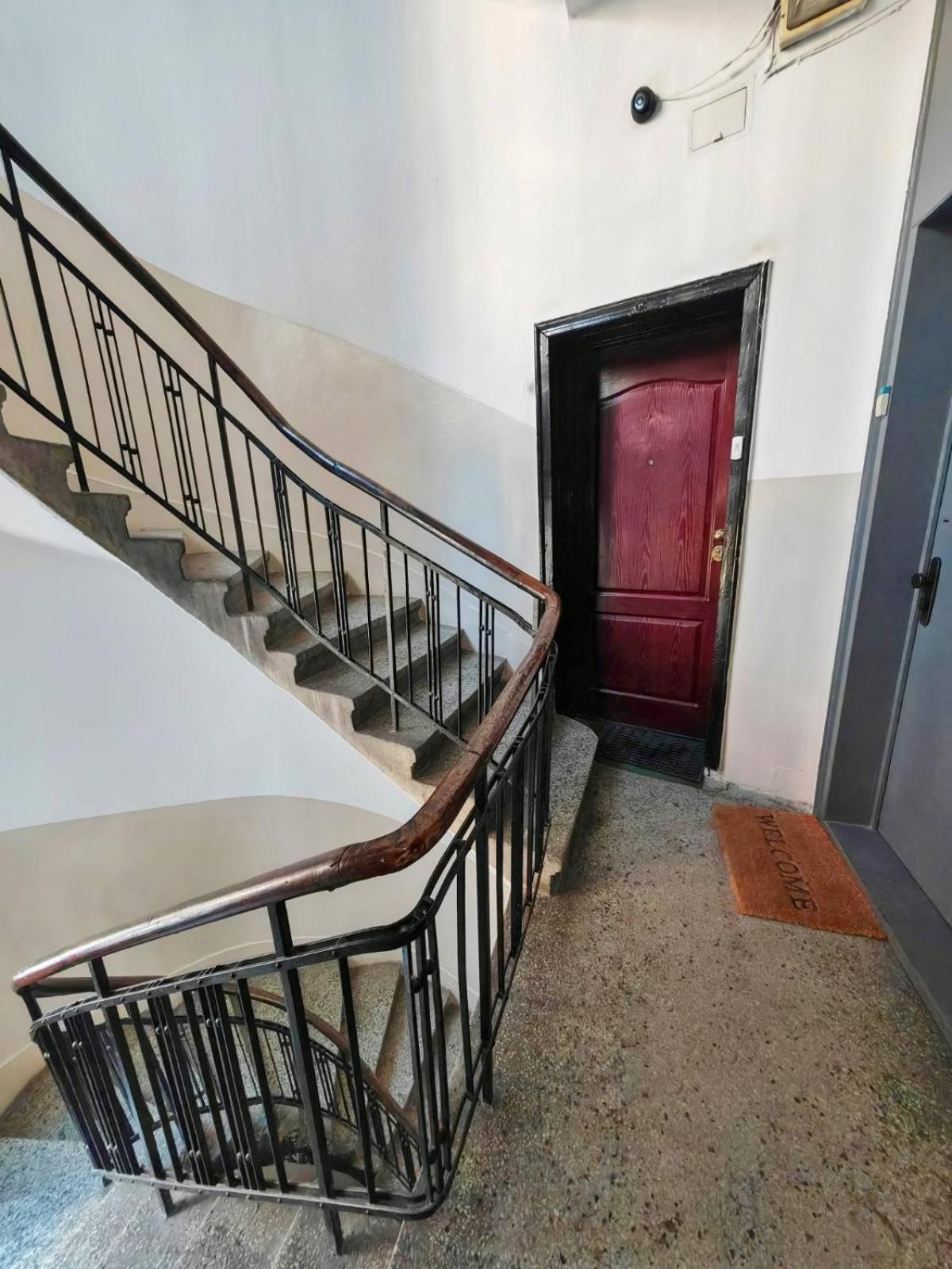 Central 1-BR Apartment