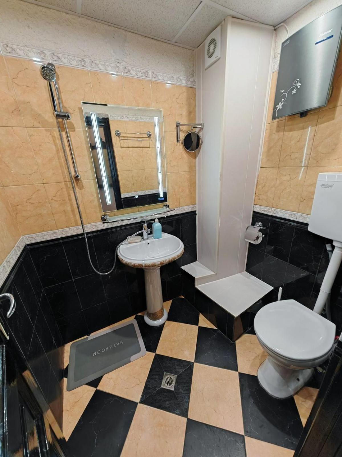 Central 1-BR Apartment