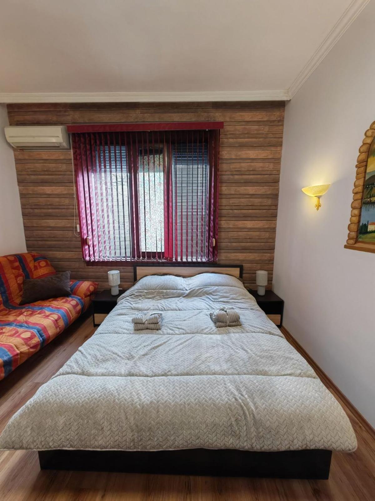 Central 1-BR Apartment