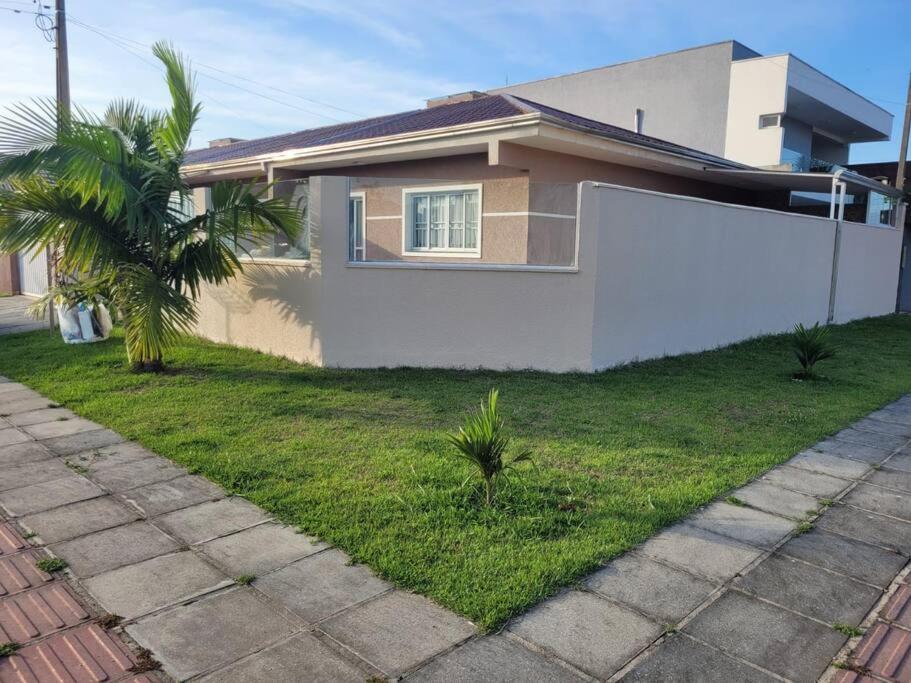 Casa Praia Guaratuba, piscina 2 quadras da praia
