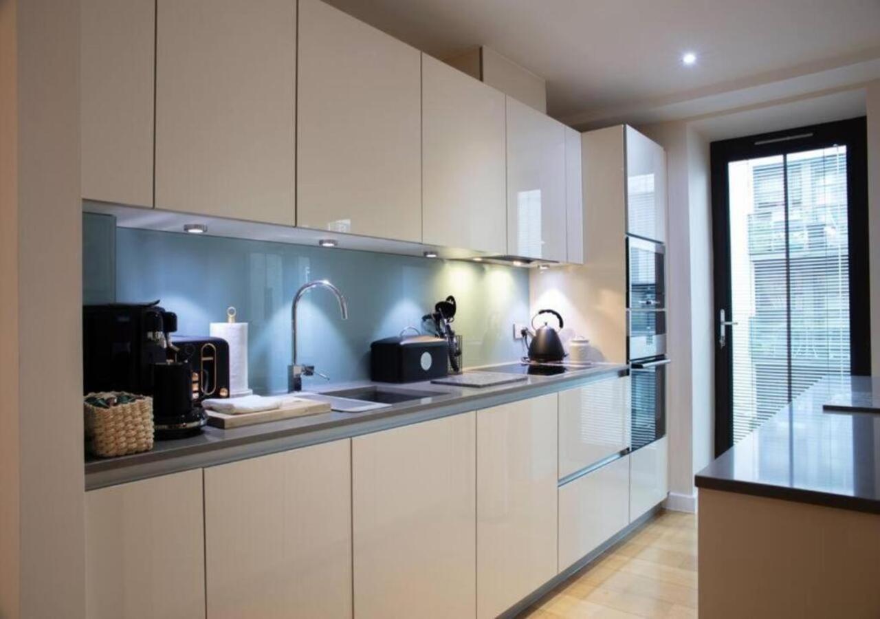 Westminster 1 bed apt with terrace and Air-Con
