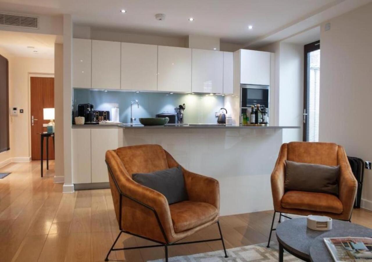 Westminster 1 bed apt with terrace and Air-Con