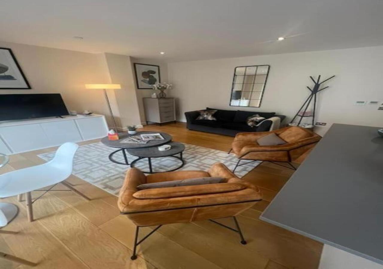 Westminster 1 bed apt with terrace and Air-Con