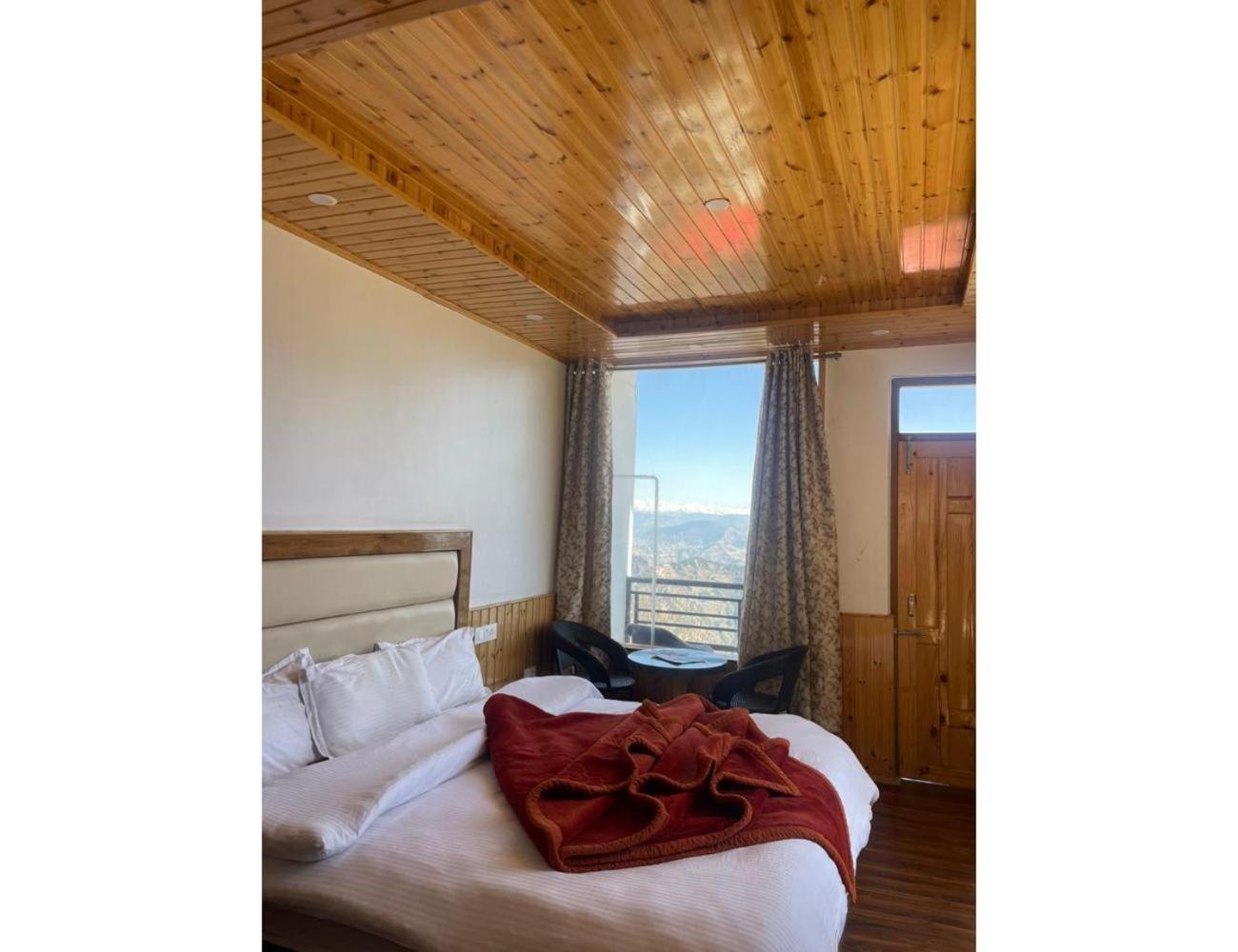 Snowfalls Homestay,New Kufri,Shimla view 2