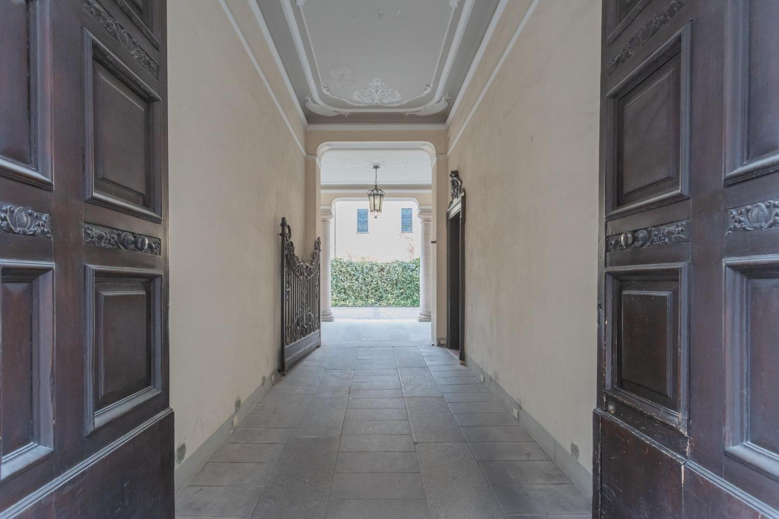 Cinque Giornate 70 Suites by Rent All Como view 5