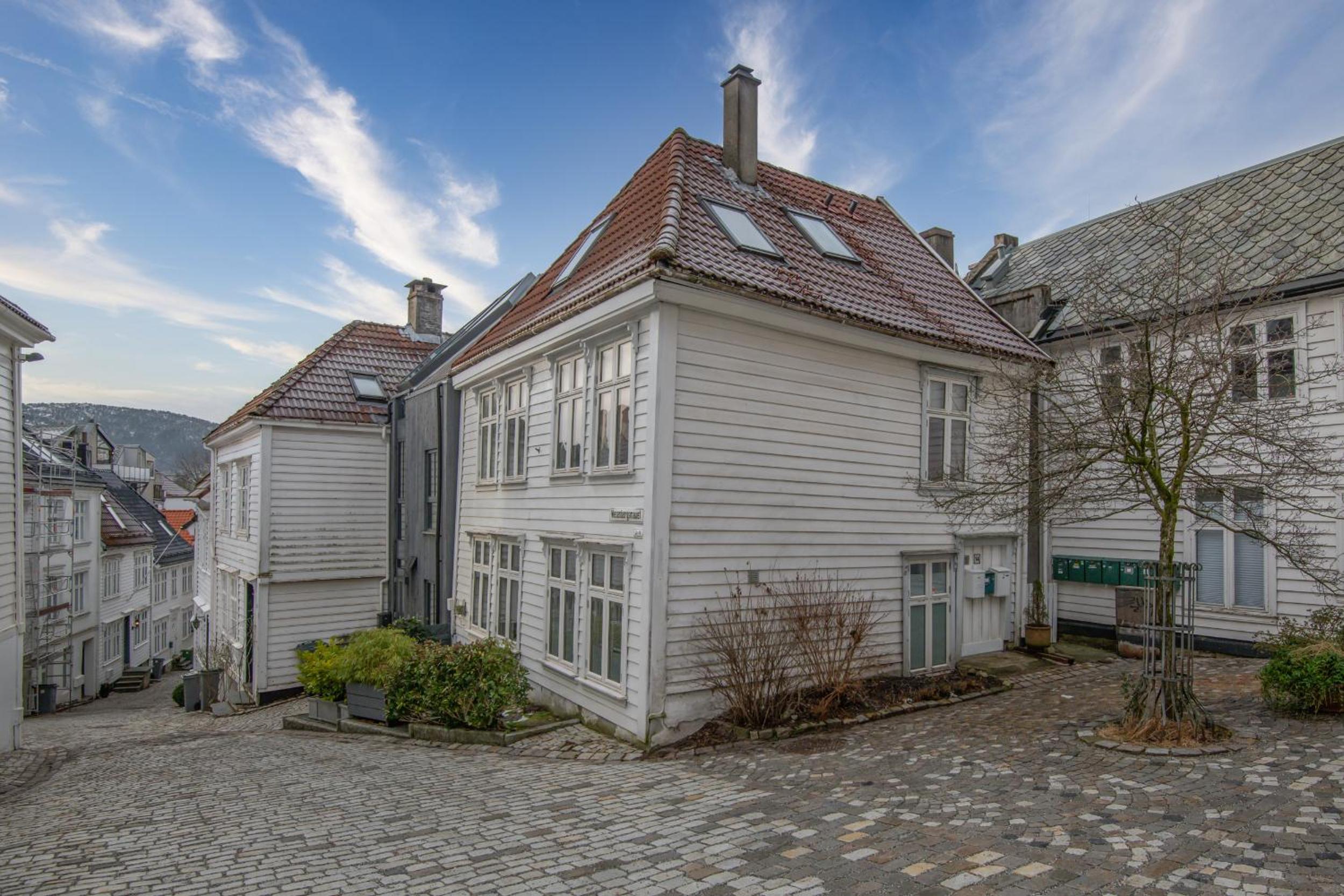 Dinbnb Apartments I 100 meters from Bryggen I Self check-in I Coffee + view 4