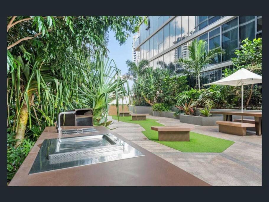 Spectacular views, king bd plus single bed & parking