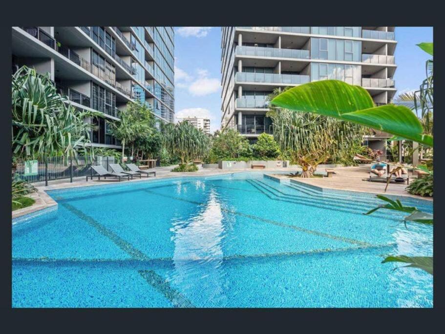 Spectacular views, king bd plus single bed & parking