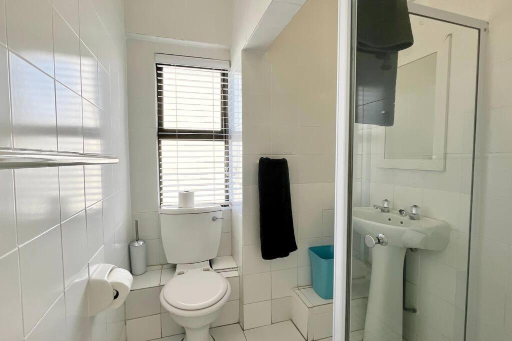 24 Bronze Beach - Stunning seaviews & beach access - 2BR Umhlanga view 3