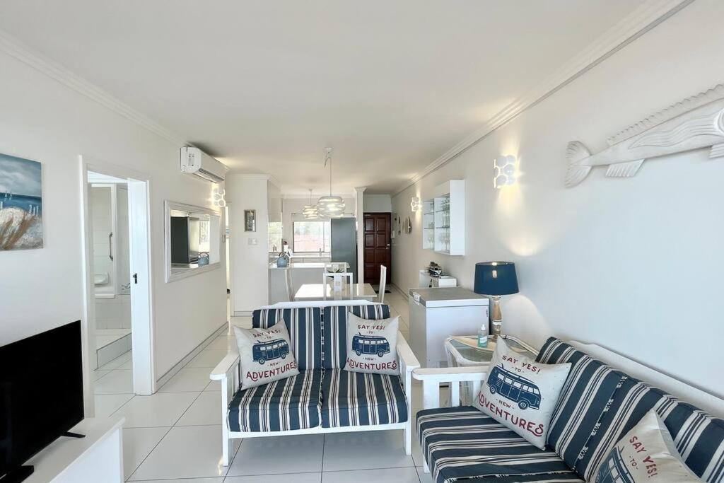 24 Bronze Beach - Stunning seaviews & beach access - 2BR Umhlanga view 4