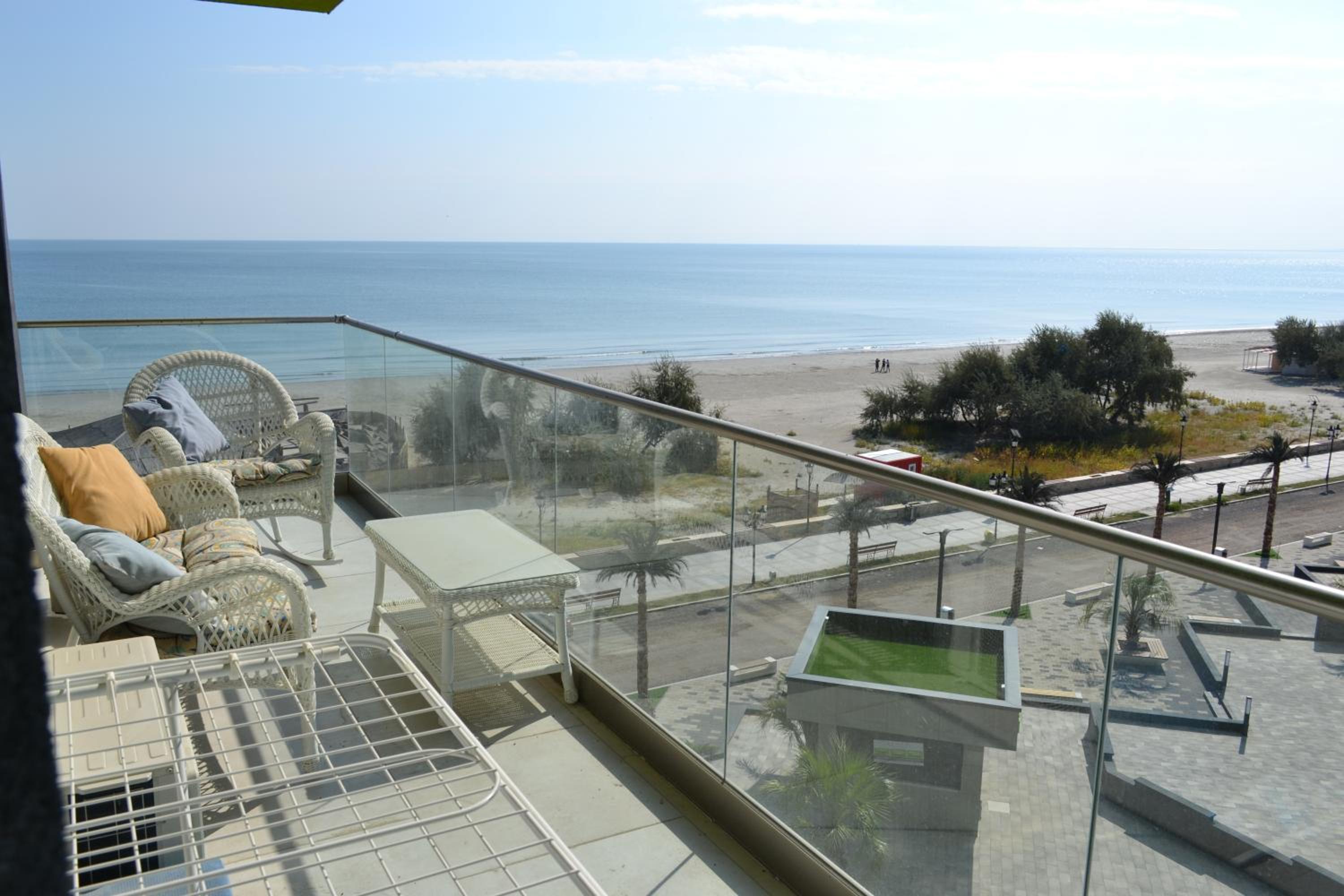 Frontal SeaView Apartment Spa&Pool Resort - parking