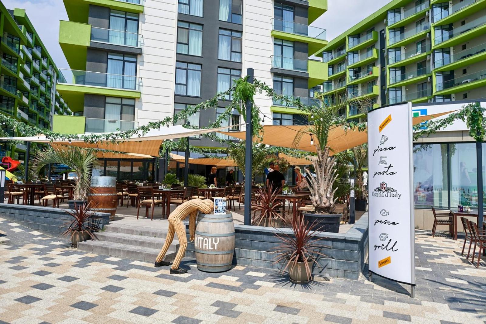 Frontal SeaView Apartment Spa&Pool Resort - parking