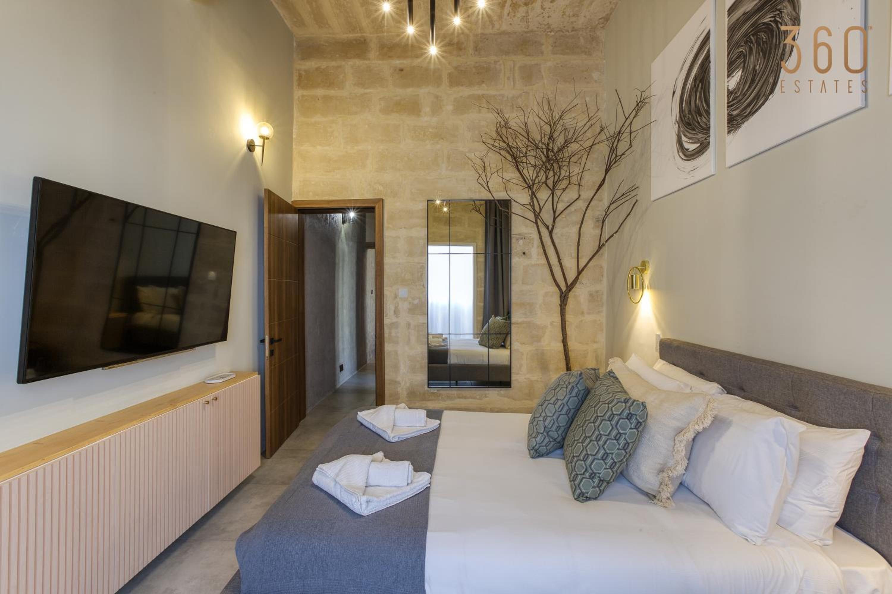 Stunning 3BR Townhouse with Private Rooftop Access by 360 Estates view 3