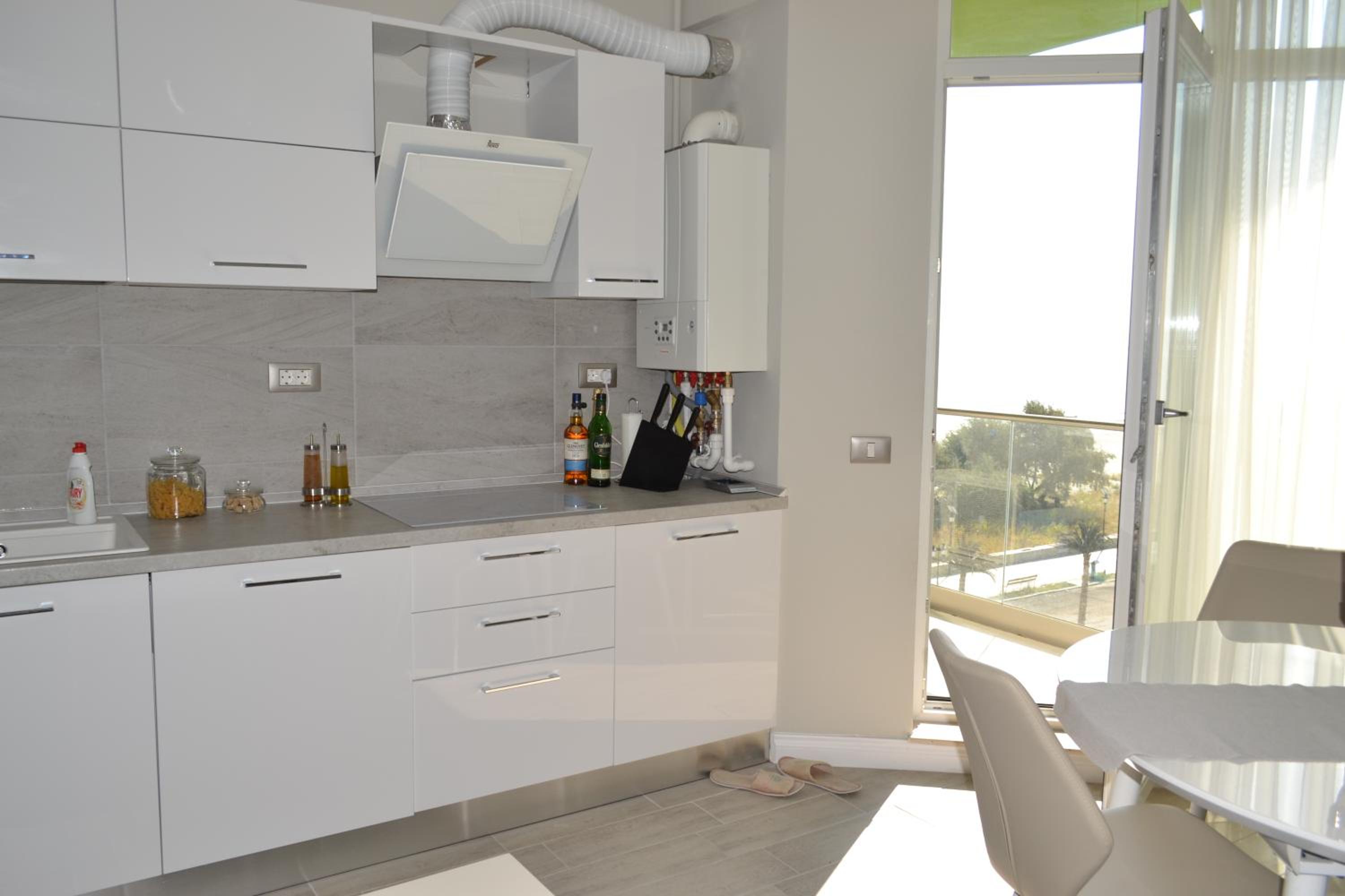 Frontal SeaView Apartment Spa&Pool Resort - parking