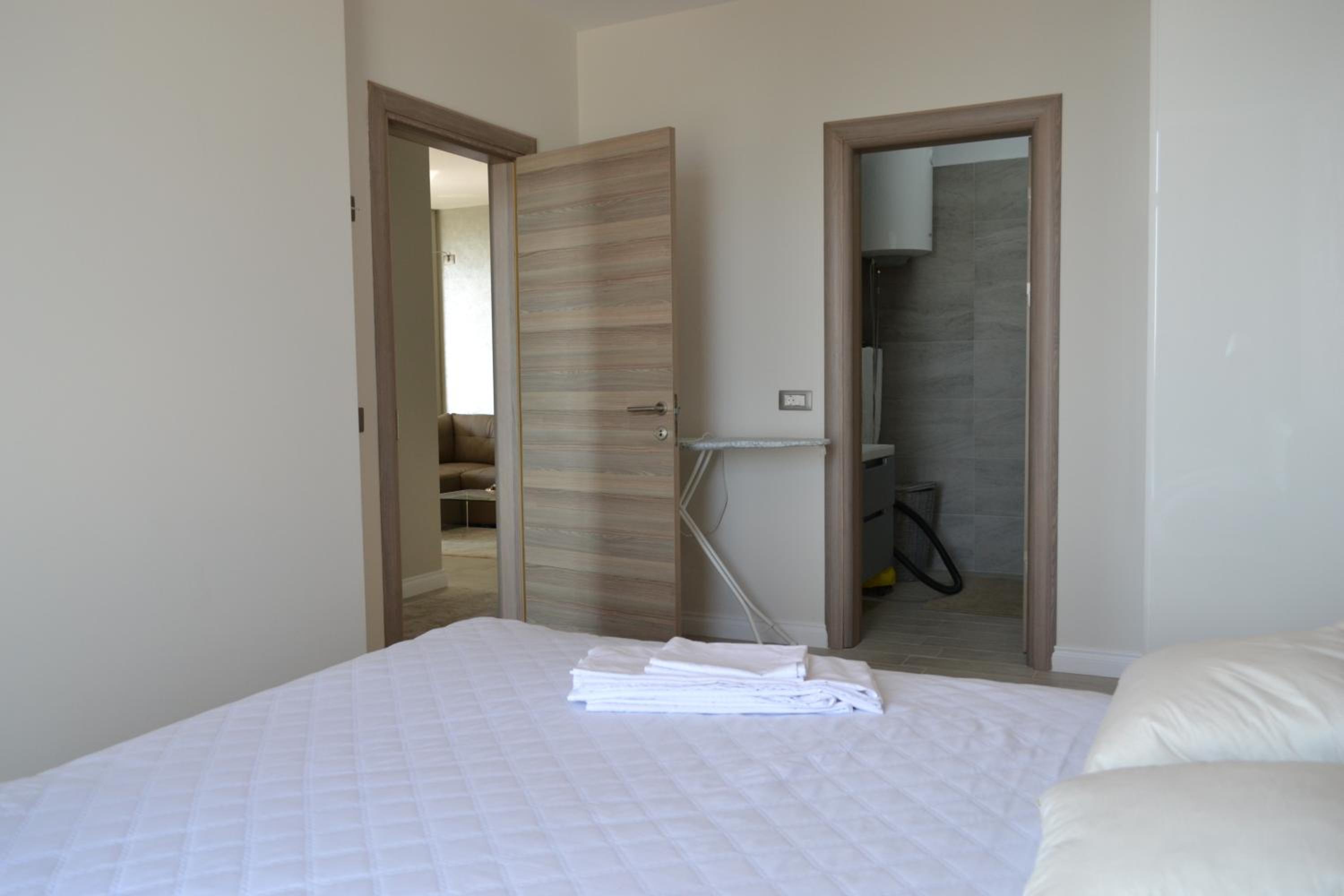 Frontal SeaView Apartment Spa&Pool Resort - parking