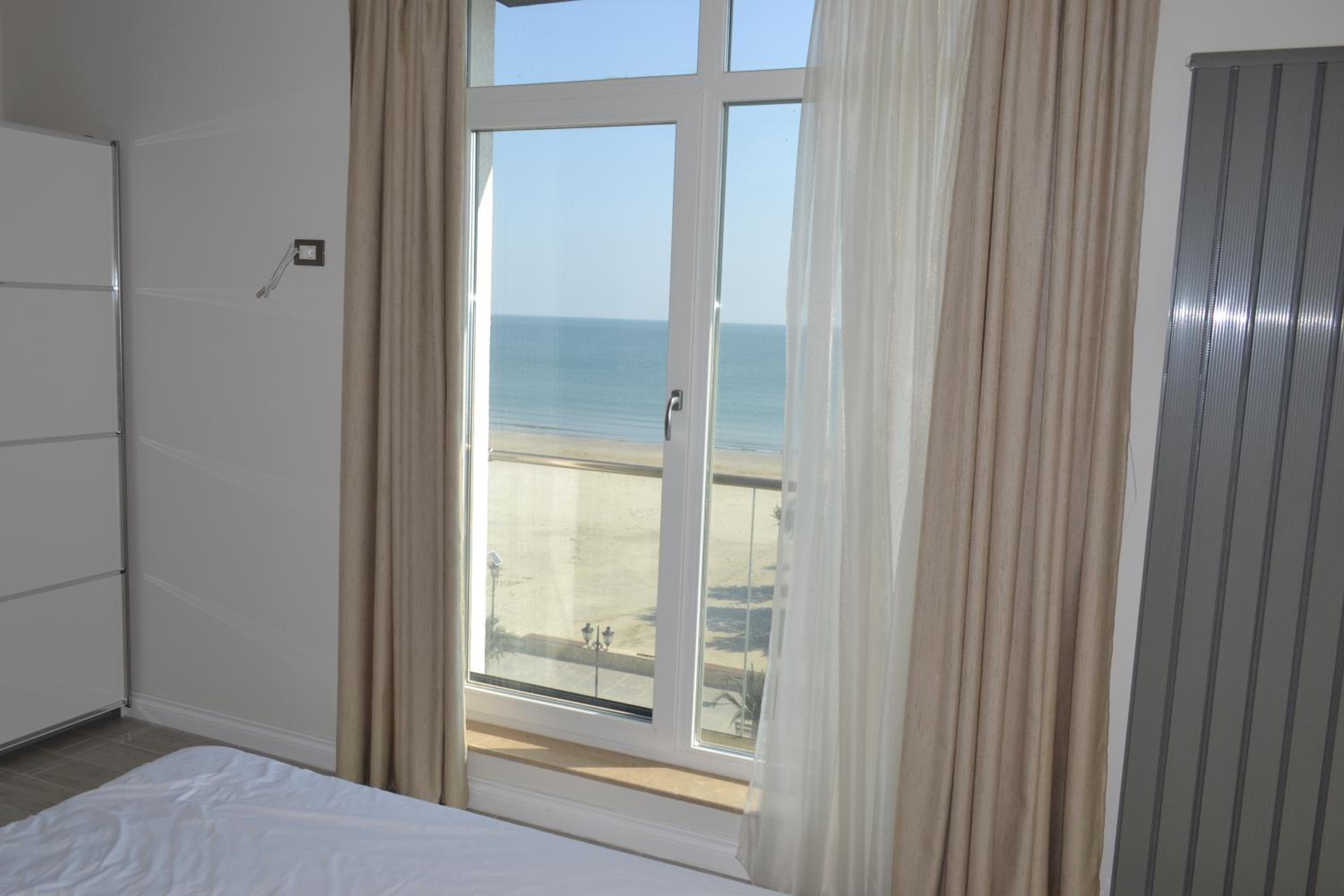 Frontal SeaView Apartment Spa&Pool Resort - parking