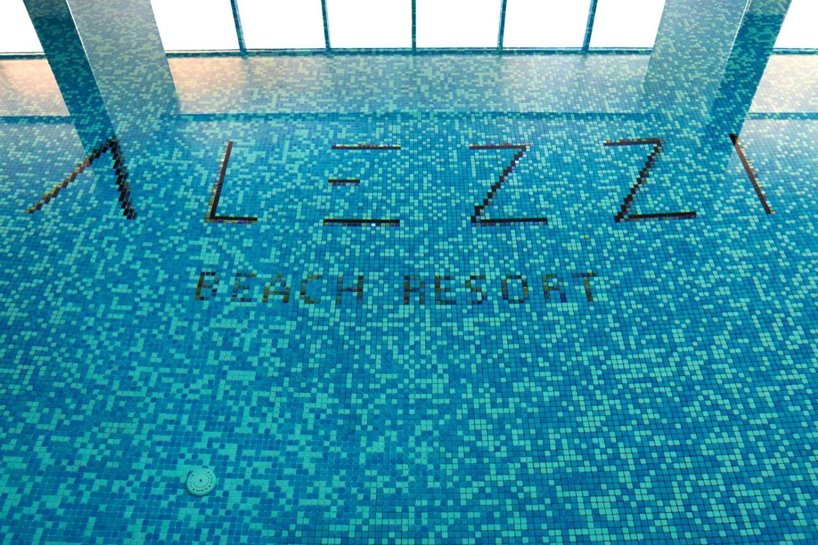 Frontal SeaView Apartment Spa&Pool Resort - parking