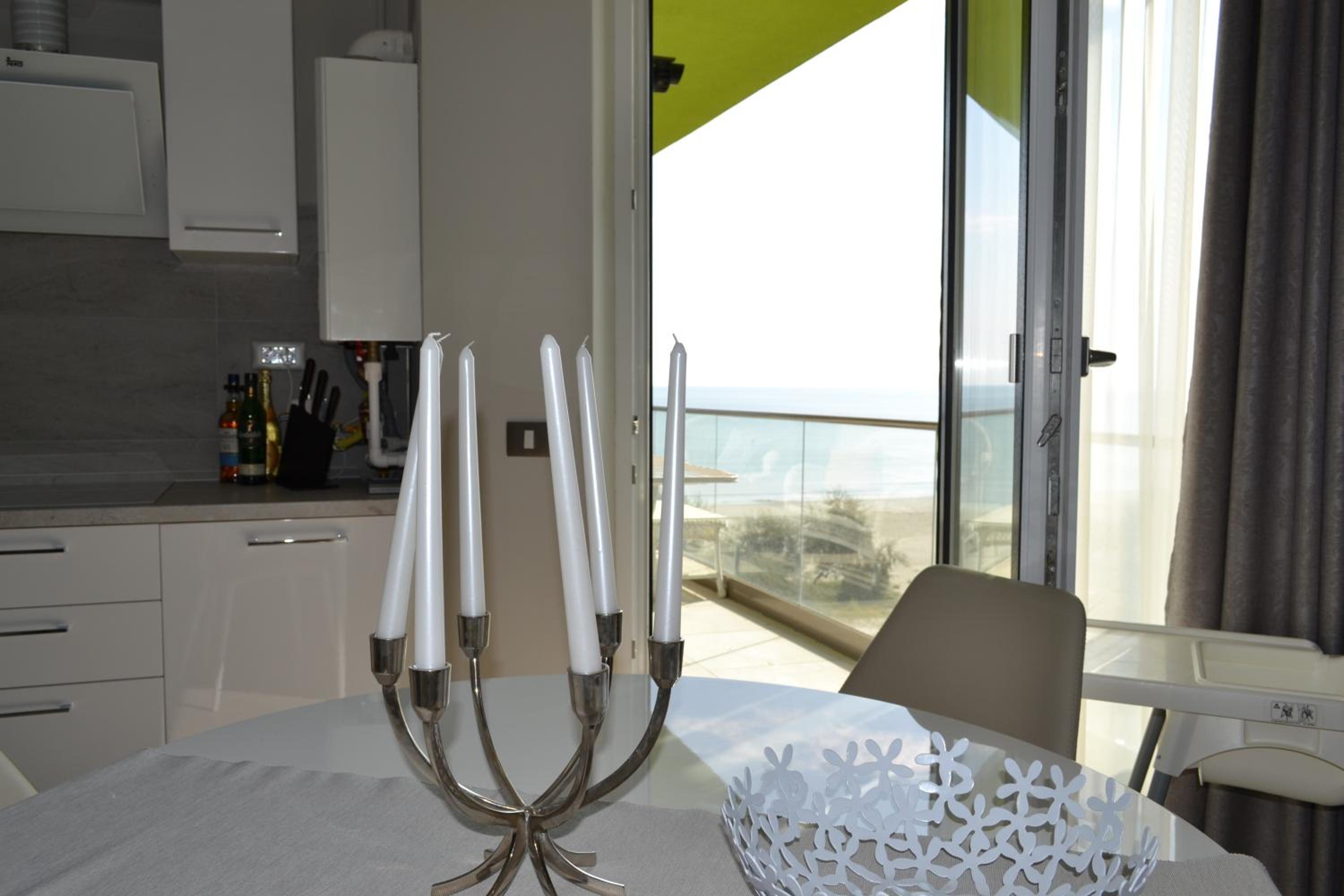 Frontal SeaView Apartment Spa&Pool Resort - parking