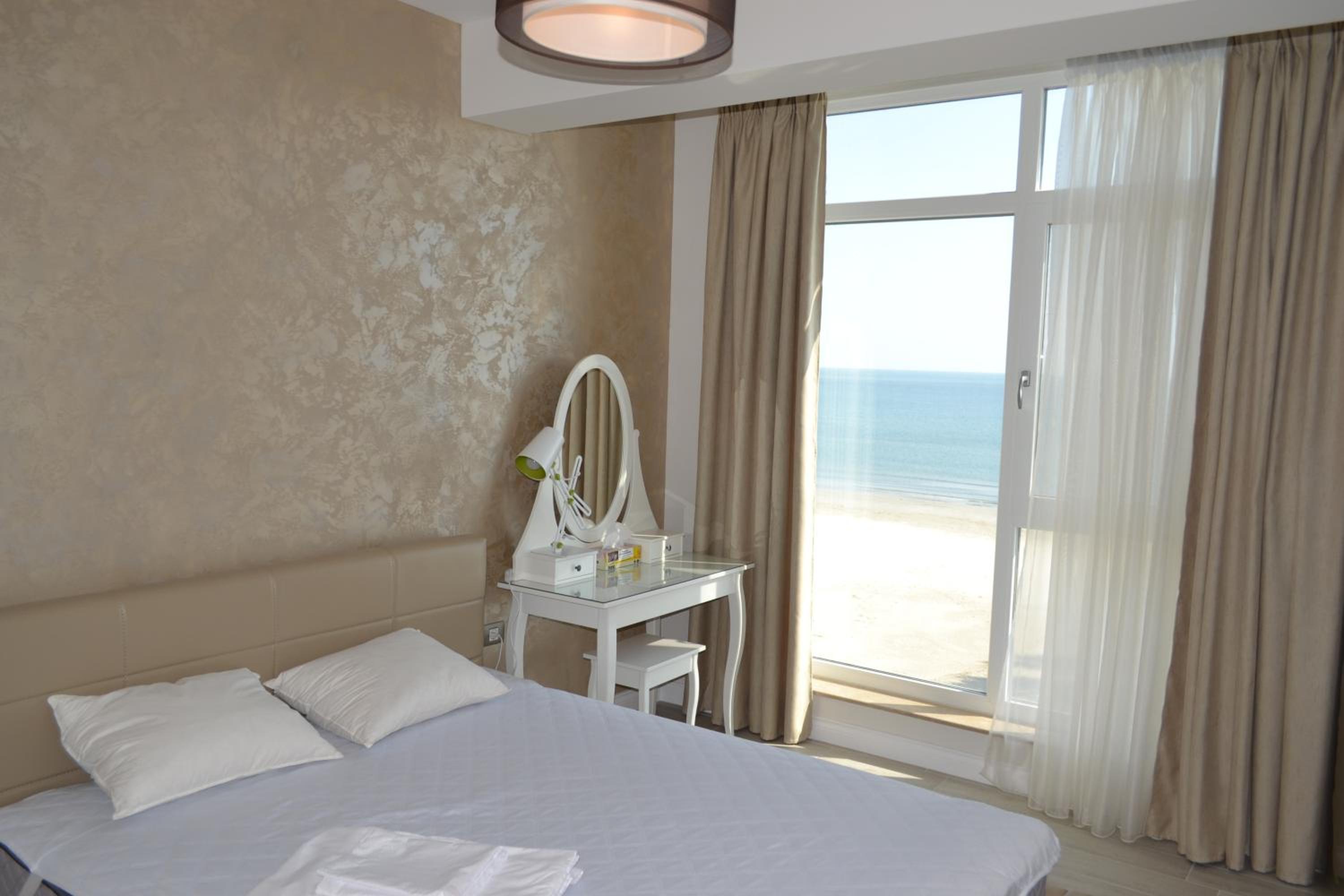 Frontal SeaView Apartment Spa&Pool Resort - parking