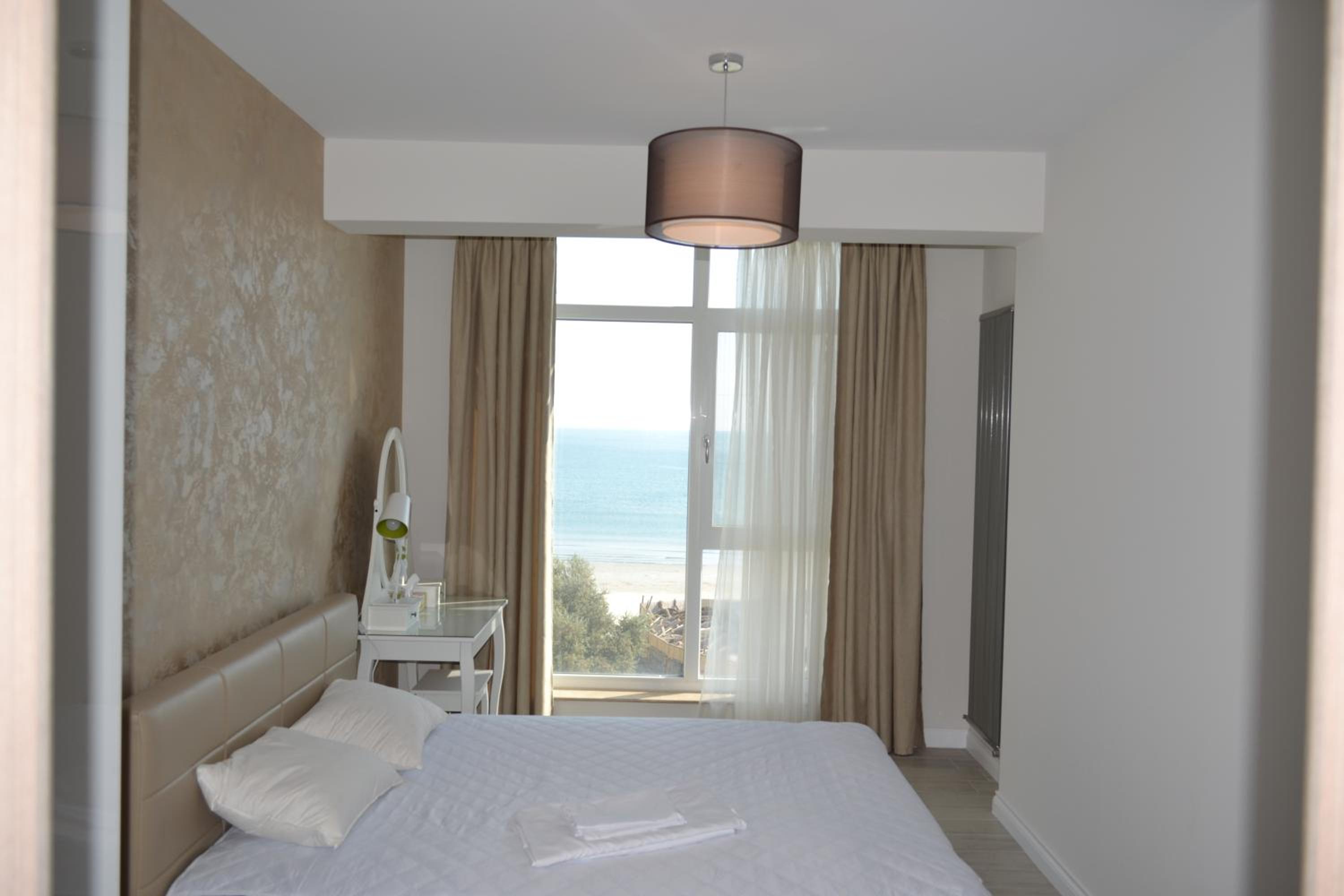 Frontal SeaView Apartment Spa&Pool Resort - parking