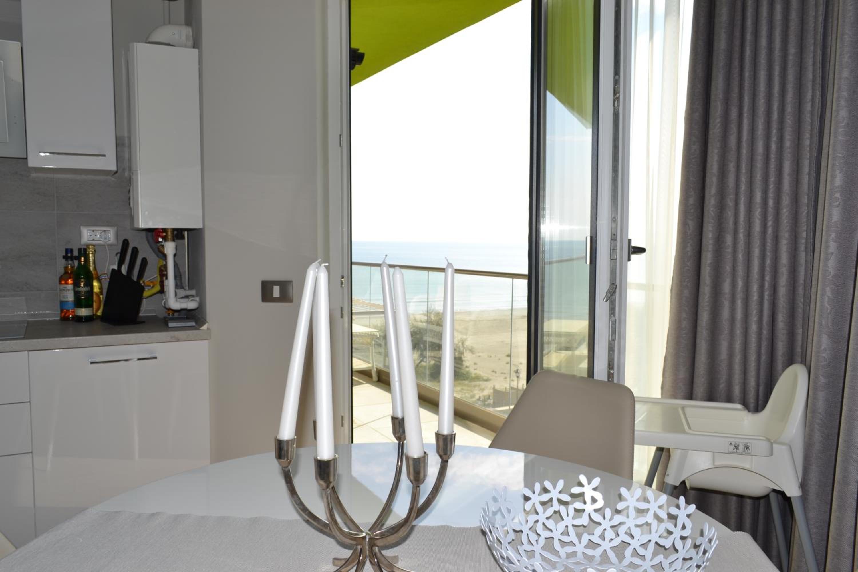 Frontal SeaView Apartment Spa&Pool Resort - parking