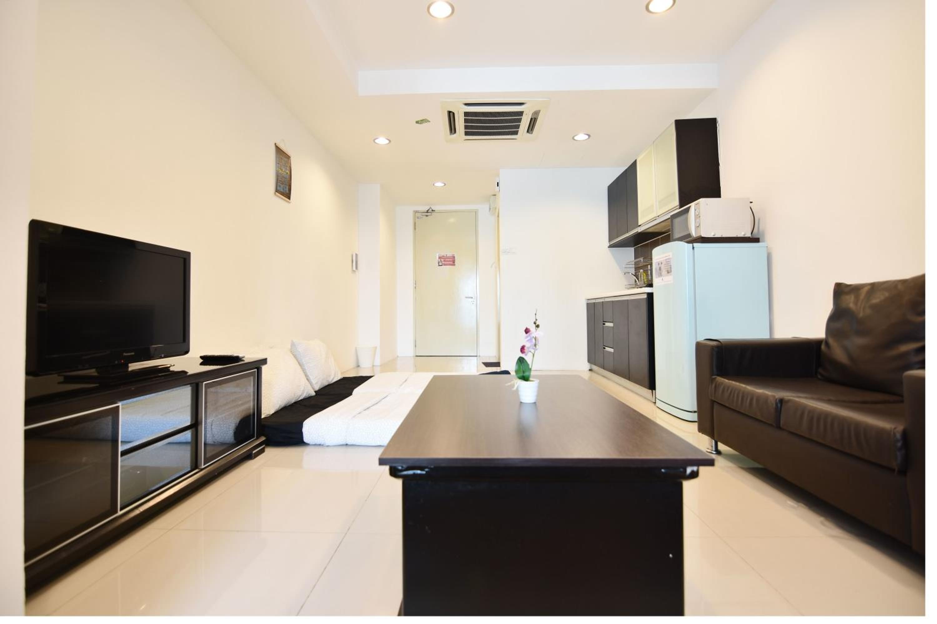 A Spacious & Cozy High-Floor 4BR Apt FREE Parking