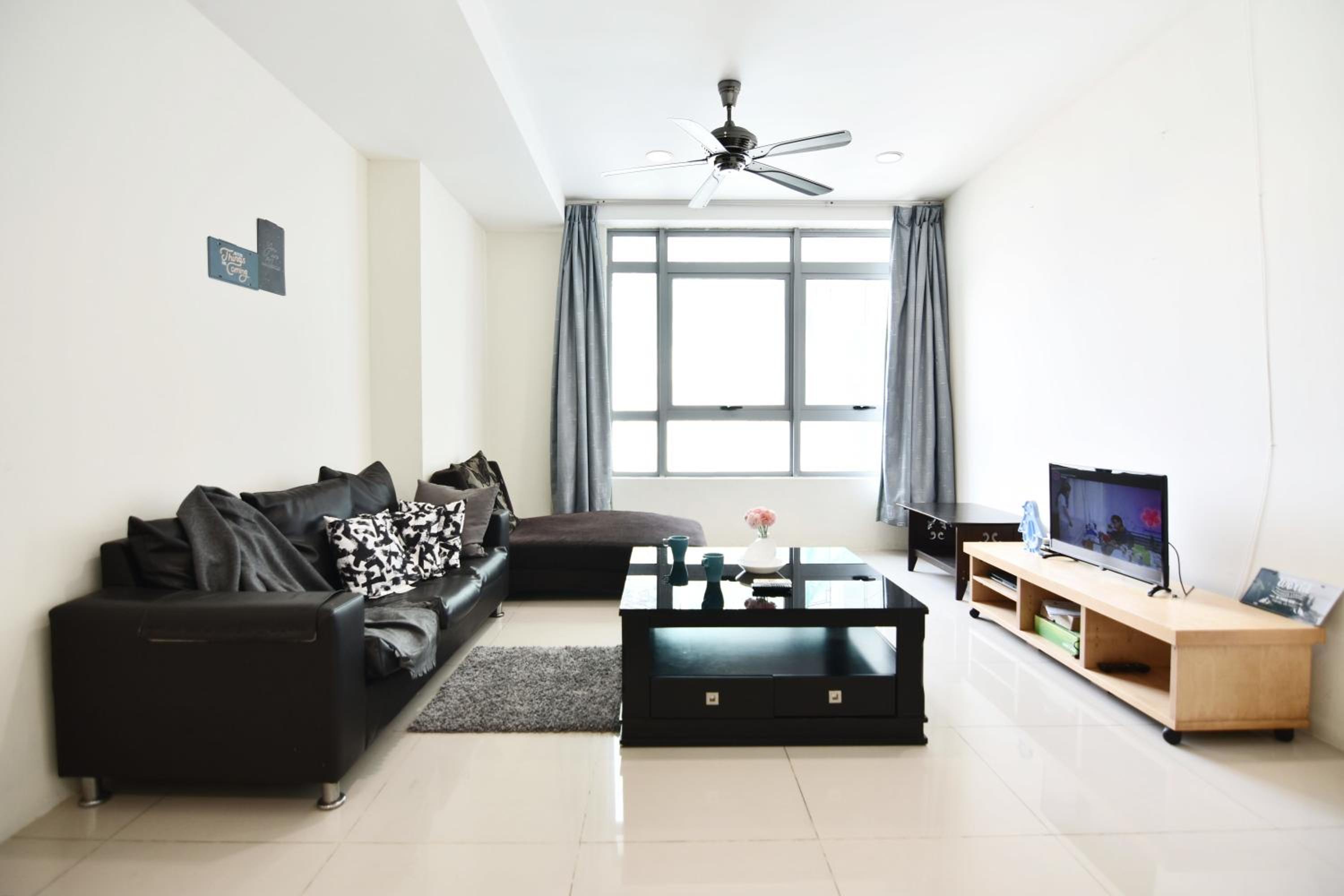 A Spacious & Cozy High-Floor 4BR Apt FREE Parking