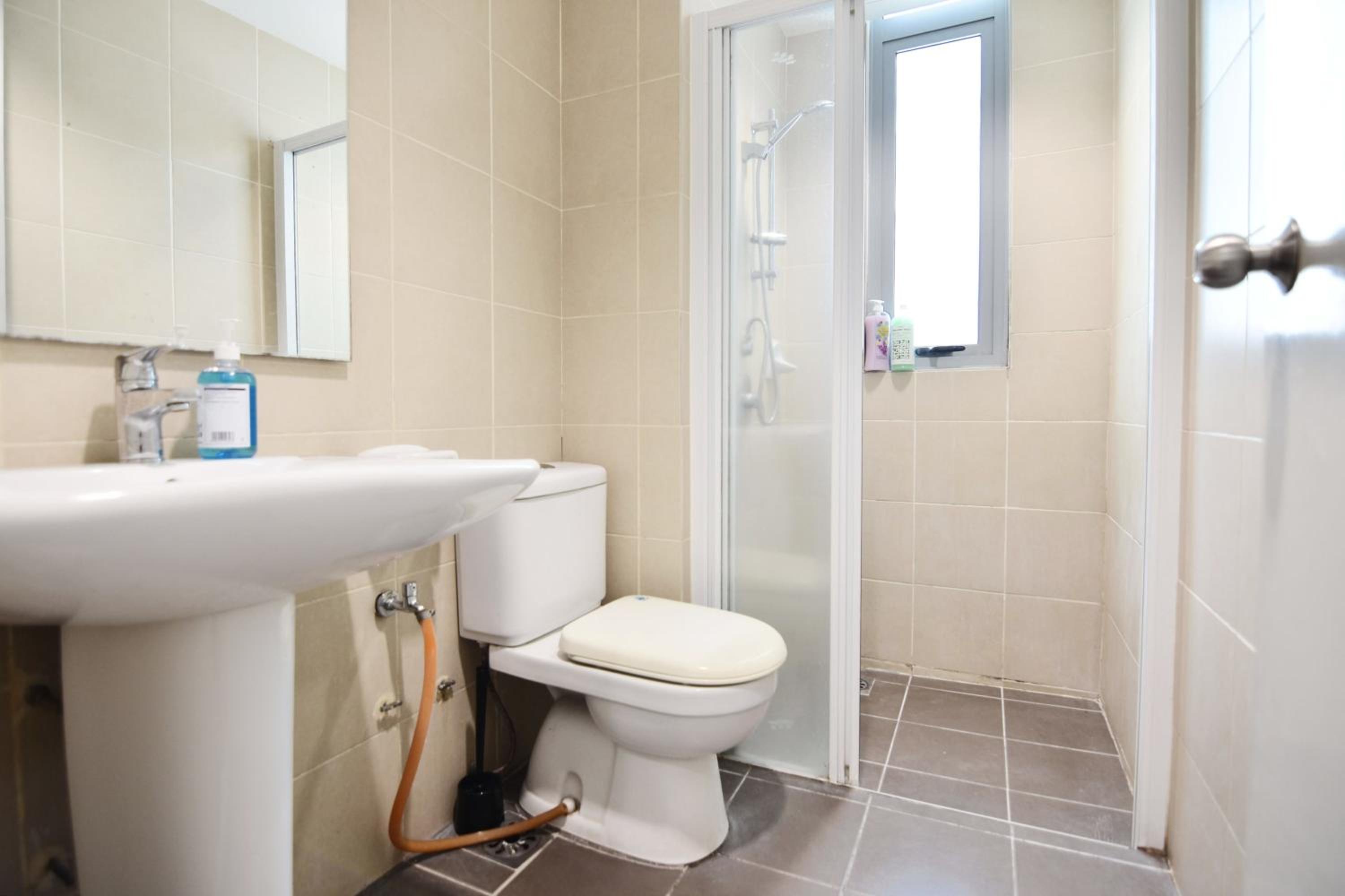 A Spacious & Cozy High-Floor 4BR Apt FREE Parking