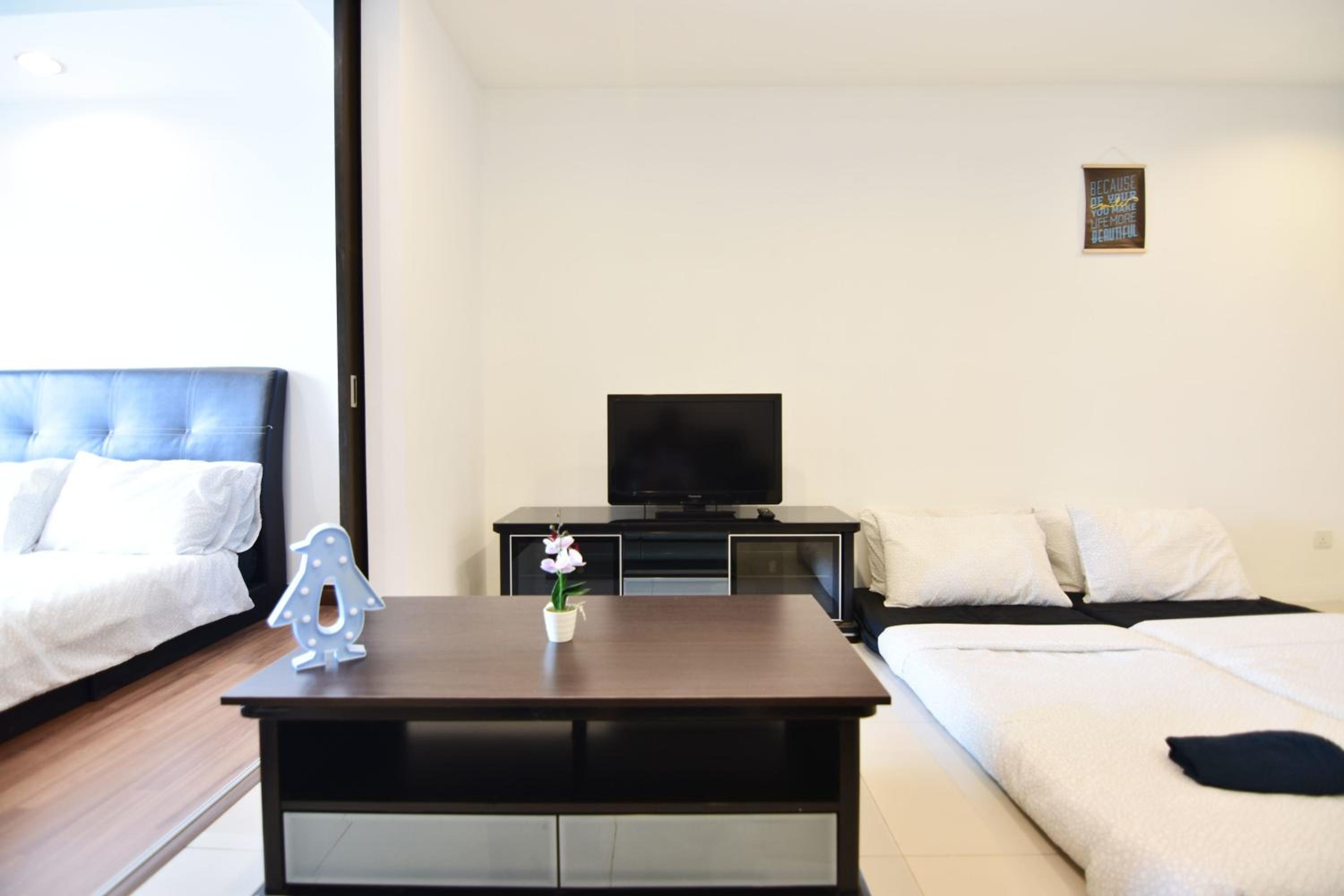 A Spacious & Cozy High-Floor 4BR Apt FREE Parking