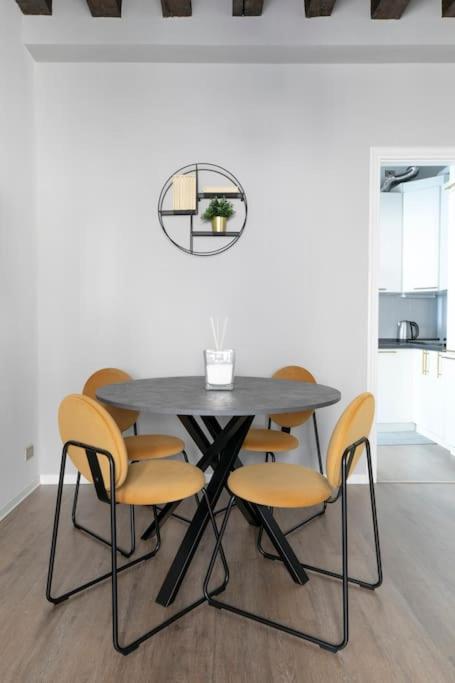Casa de' Ferrari 1 by Welc(h)ome