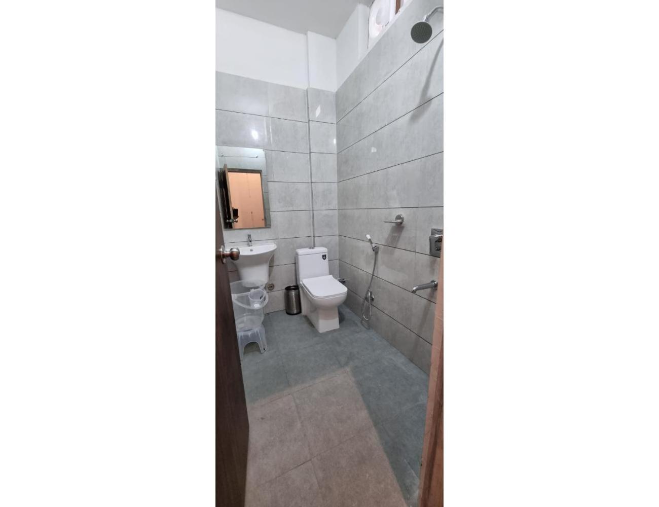 Hotel Pinak Residency, Devidhar, Gangotri Road view 2