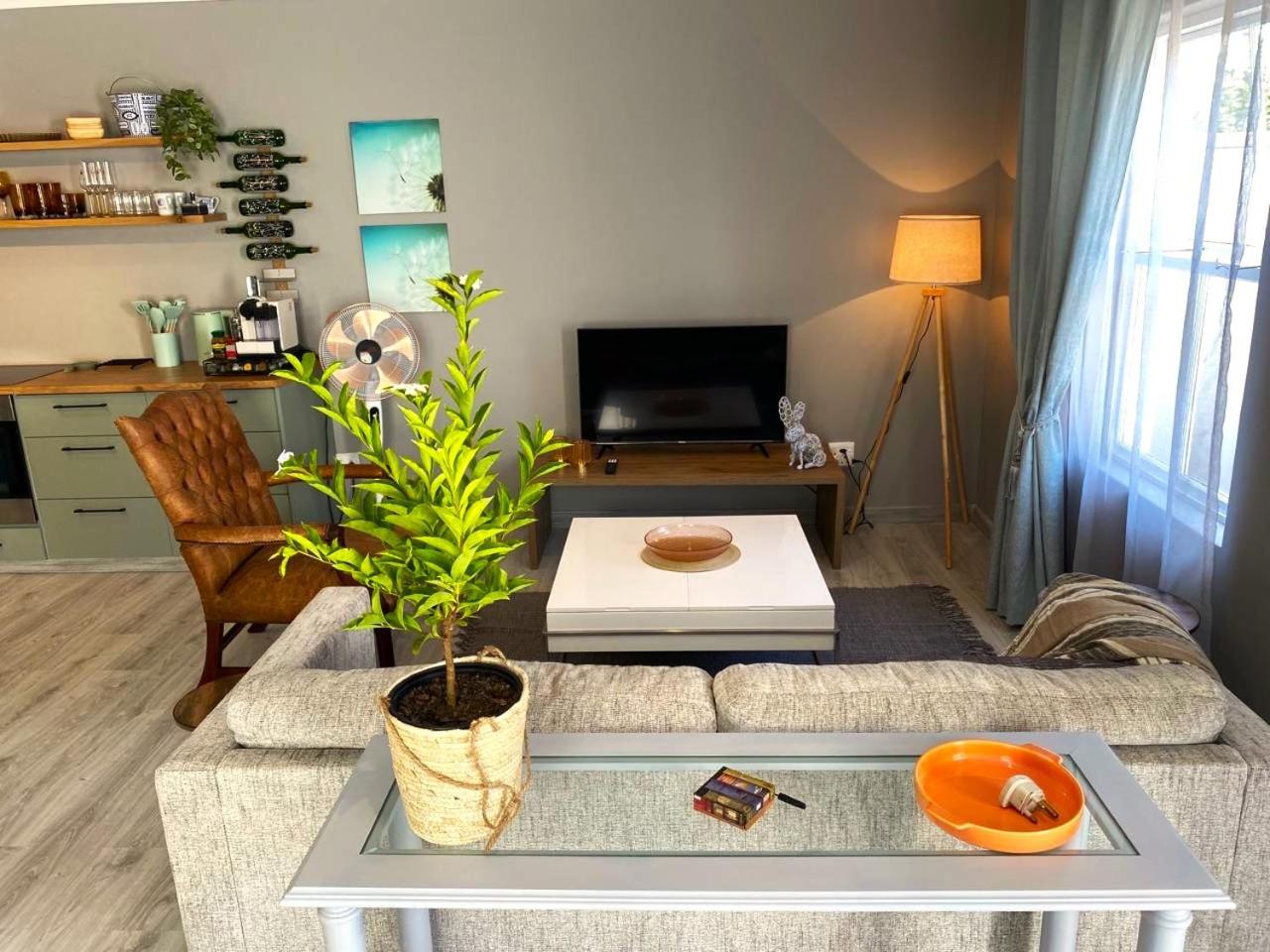 Marble Maison view 3