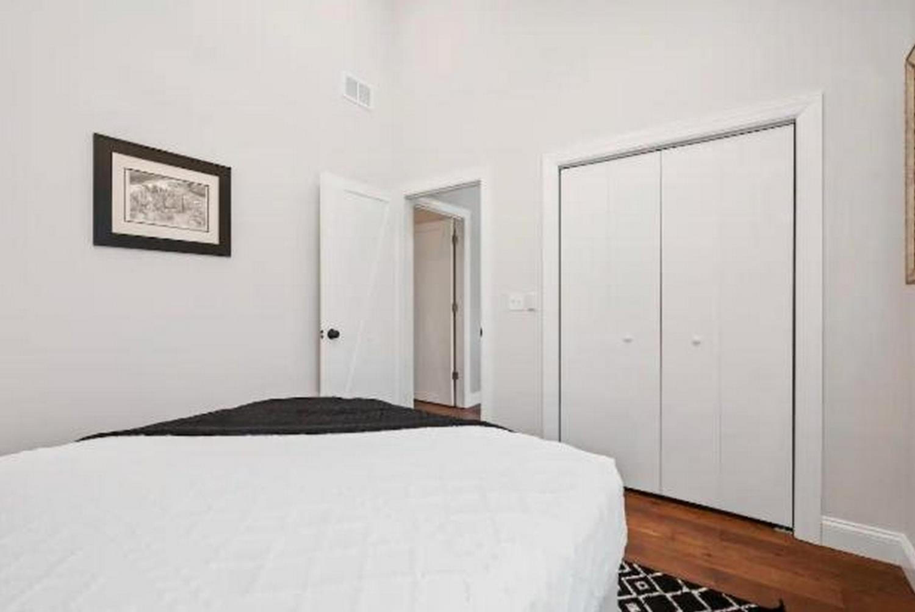 Luxurious Design | Easy Access to Downtown Pittsburgh | Sleeps 4 view 4