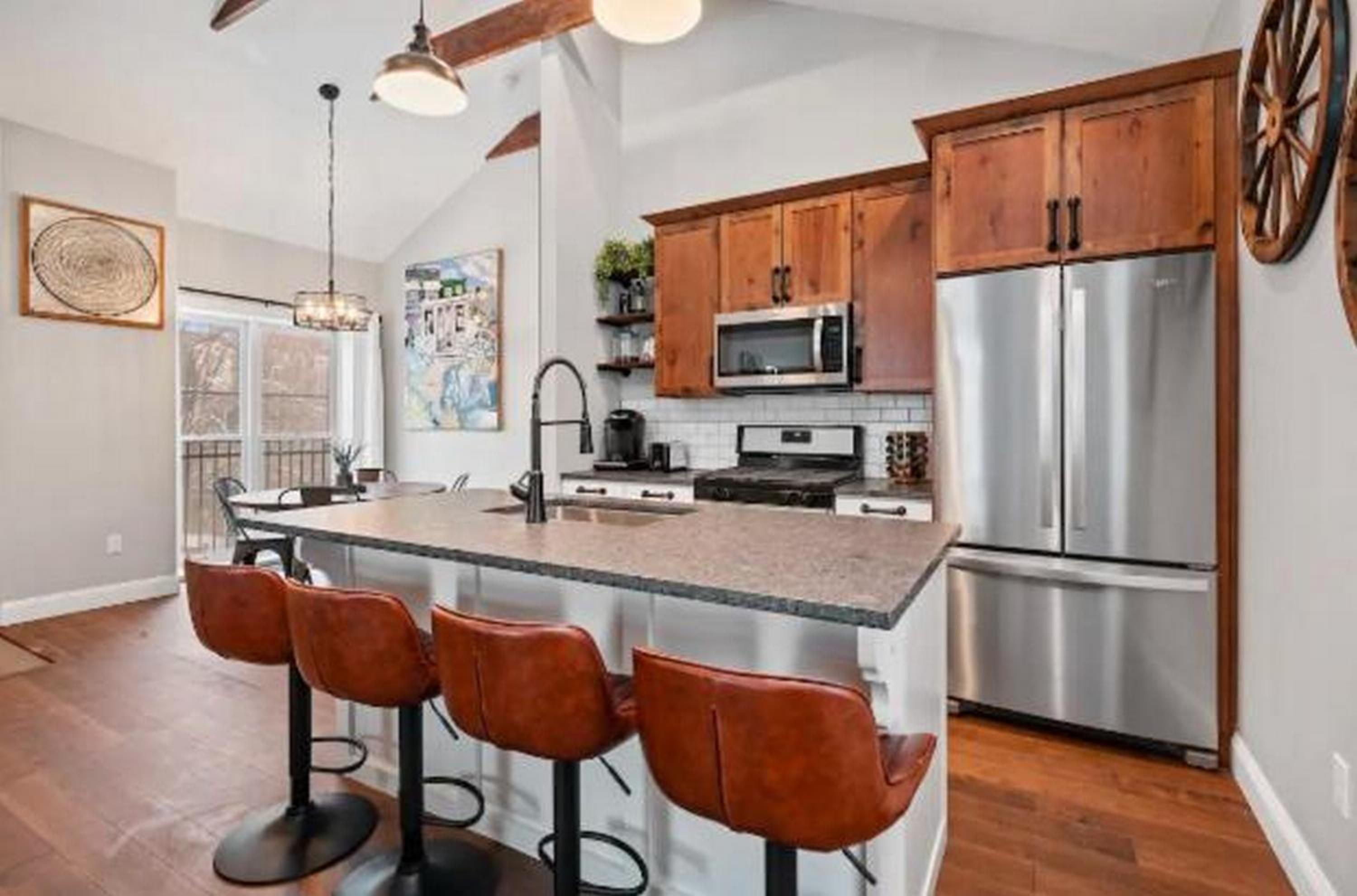 Luxurious Design | Easy Access to Downtown Pittsburgh | Sleeps 4 view 3