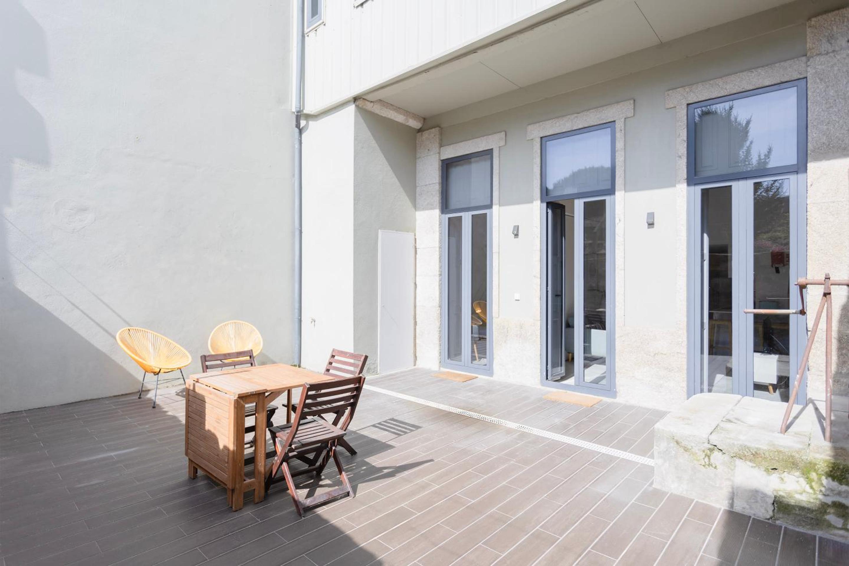 Liiiving in Porto - Terrace & Sunny Apartment