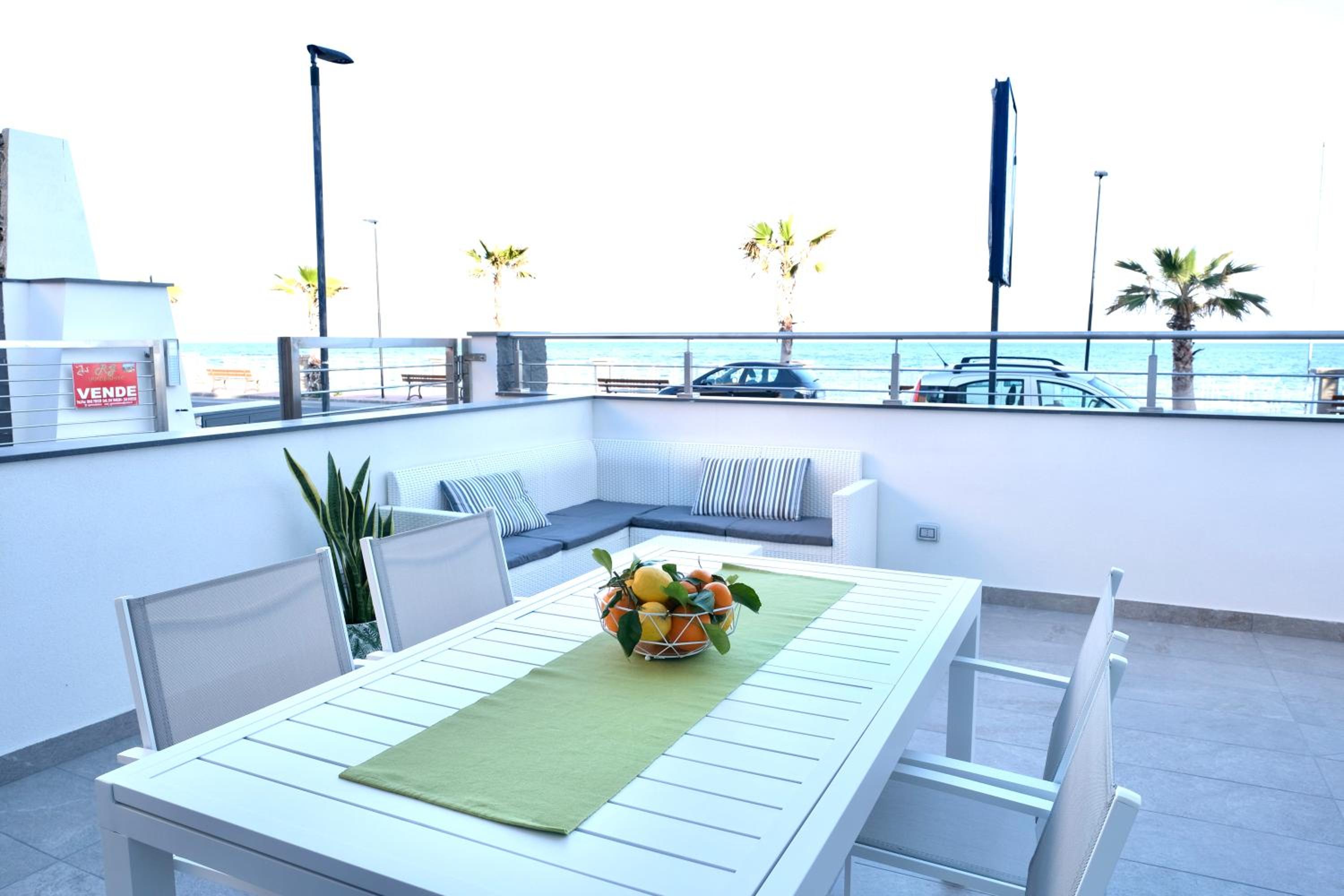Thetis Apartments