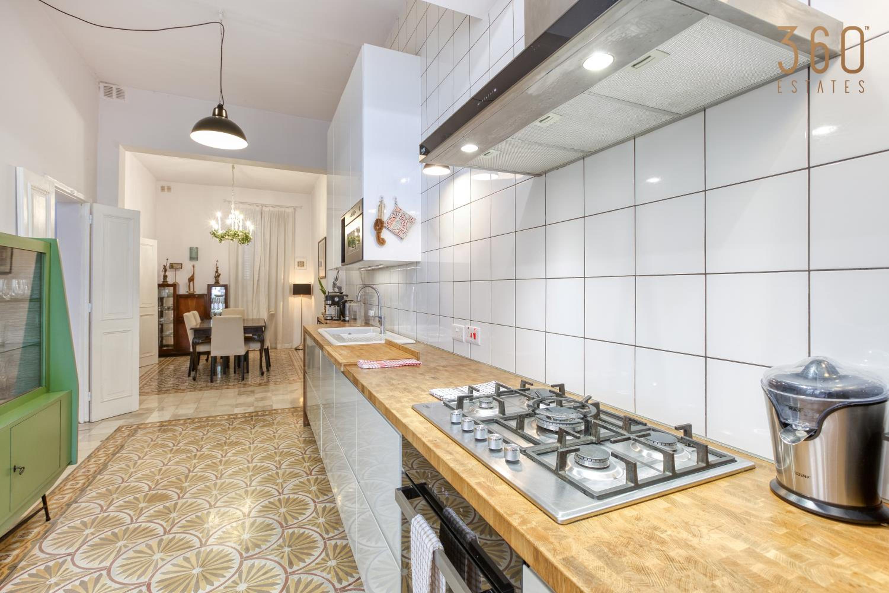 Stylish 3BR townhouse with Private Terrace & BBQ by 360 Estates photo 4