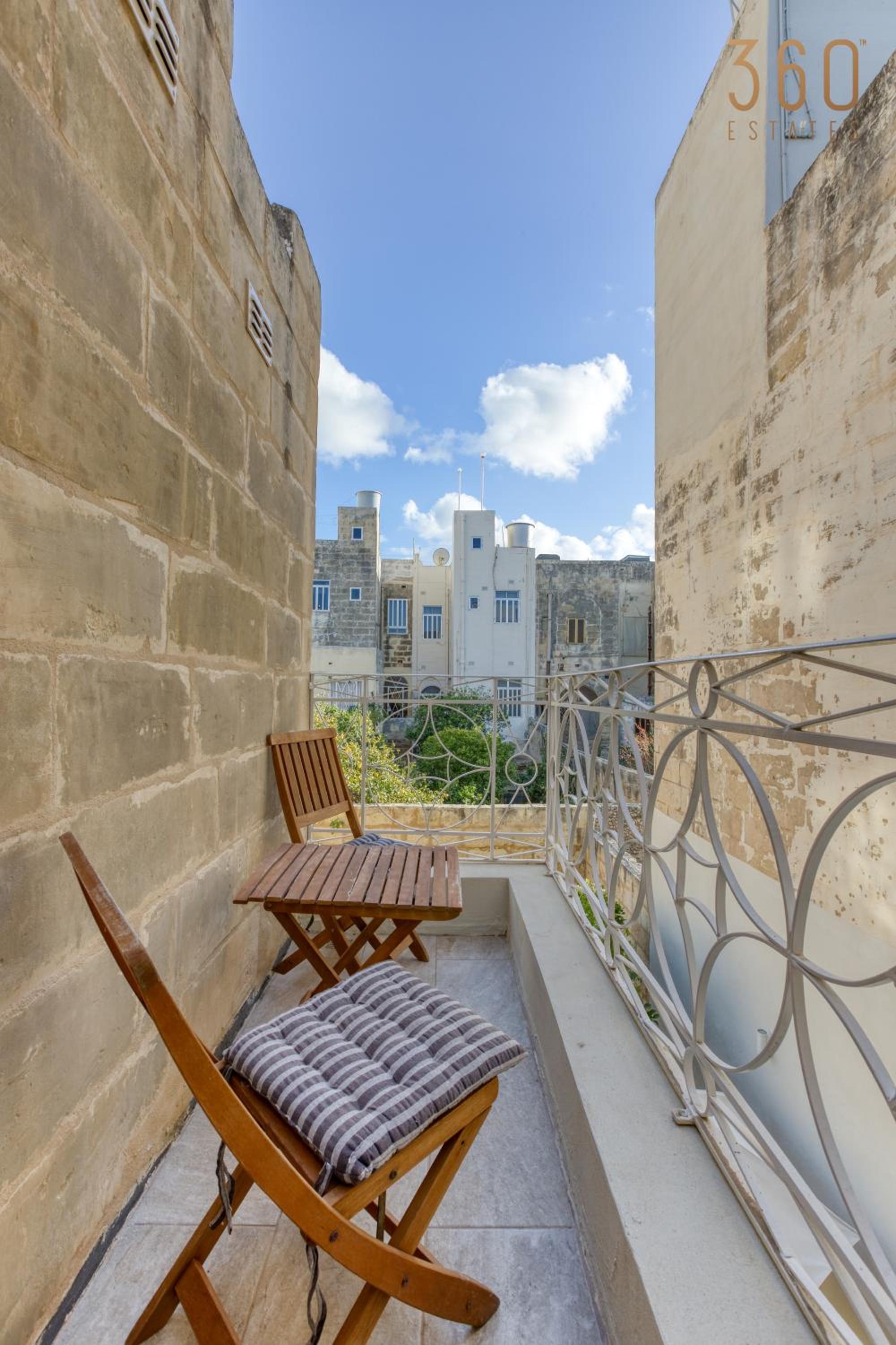 Stylish 3BR townhouse with Private Terrace & BBQ by 360 Estates photo 2