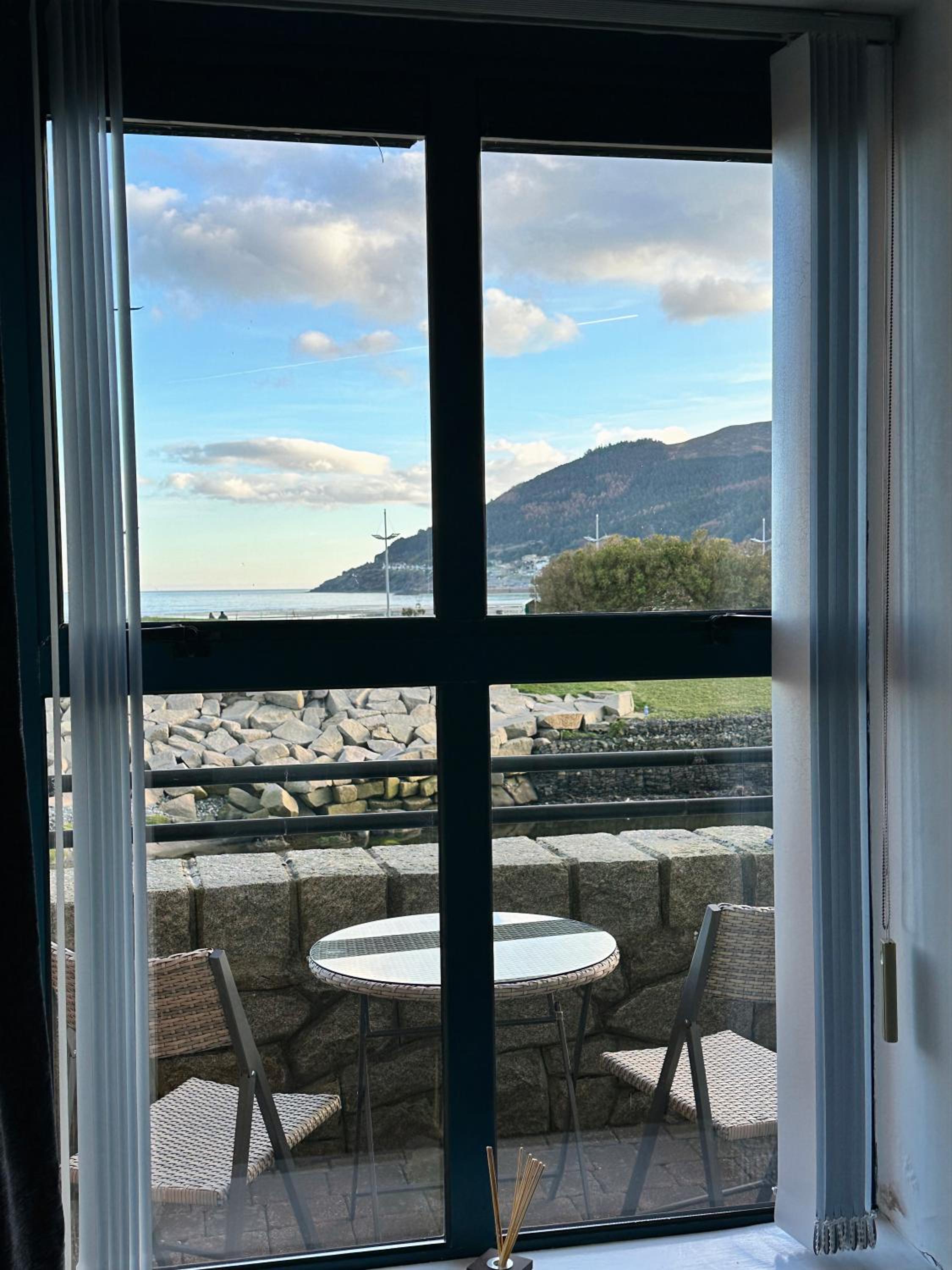 NIapartments Coastal retreat with Mountain views view 2