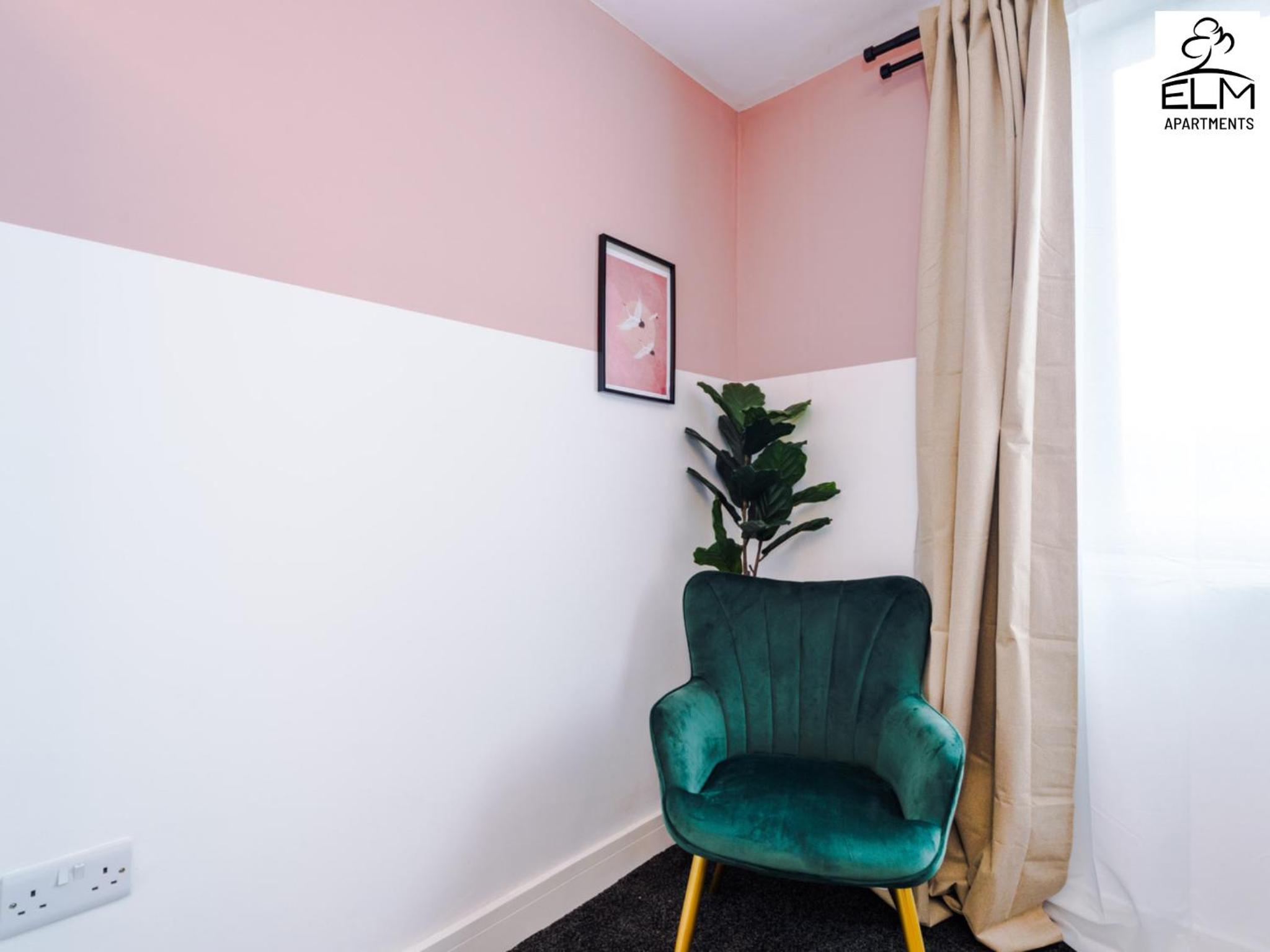 Elm Aparthotel , Collection of apartments Available Near Media City , Free Parking view 3